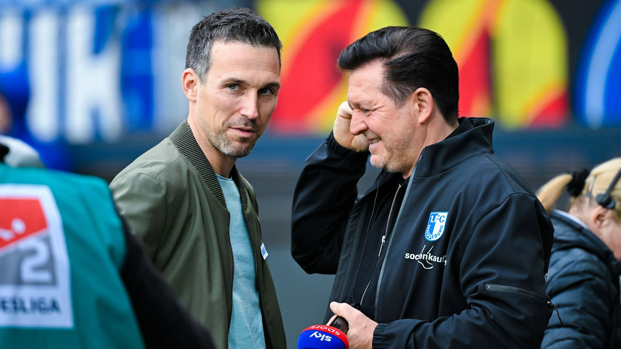 Christian Eichner und Christian Titz im Gespräch vor dem Spiel zwischen Karlsruhe und Magdeburg