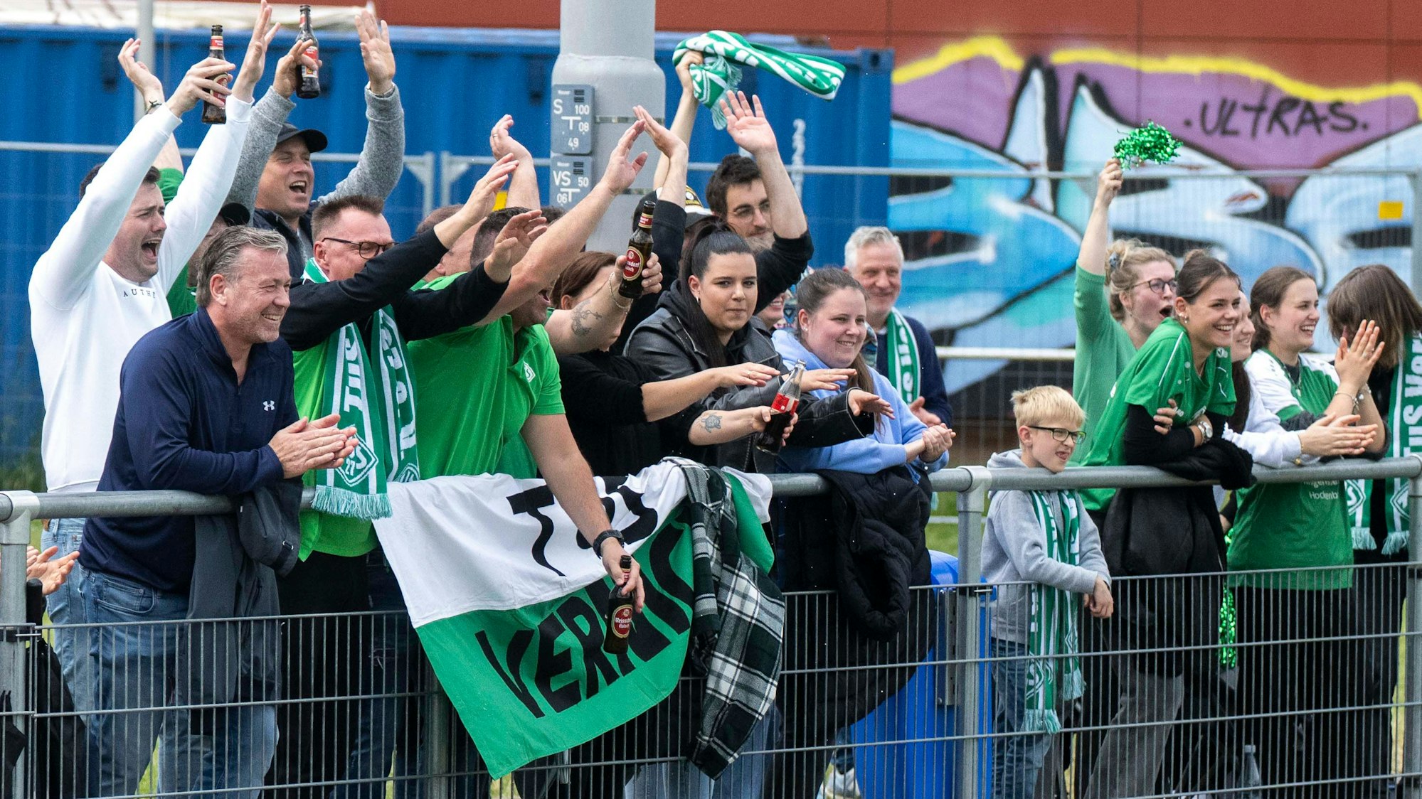 Zuschauer aus Vernich unterstützten den TuS in Bliesheim.