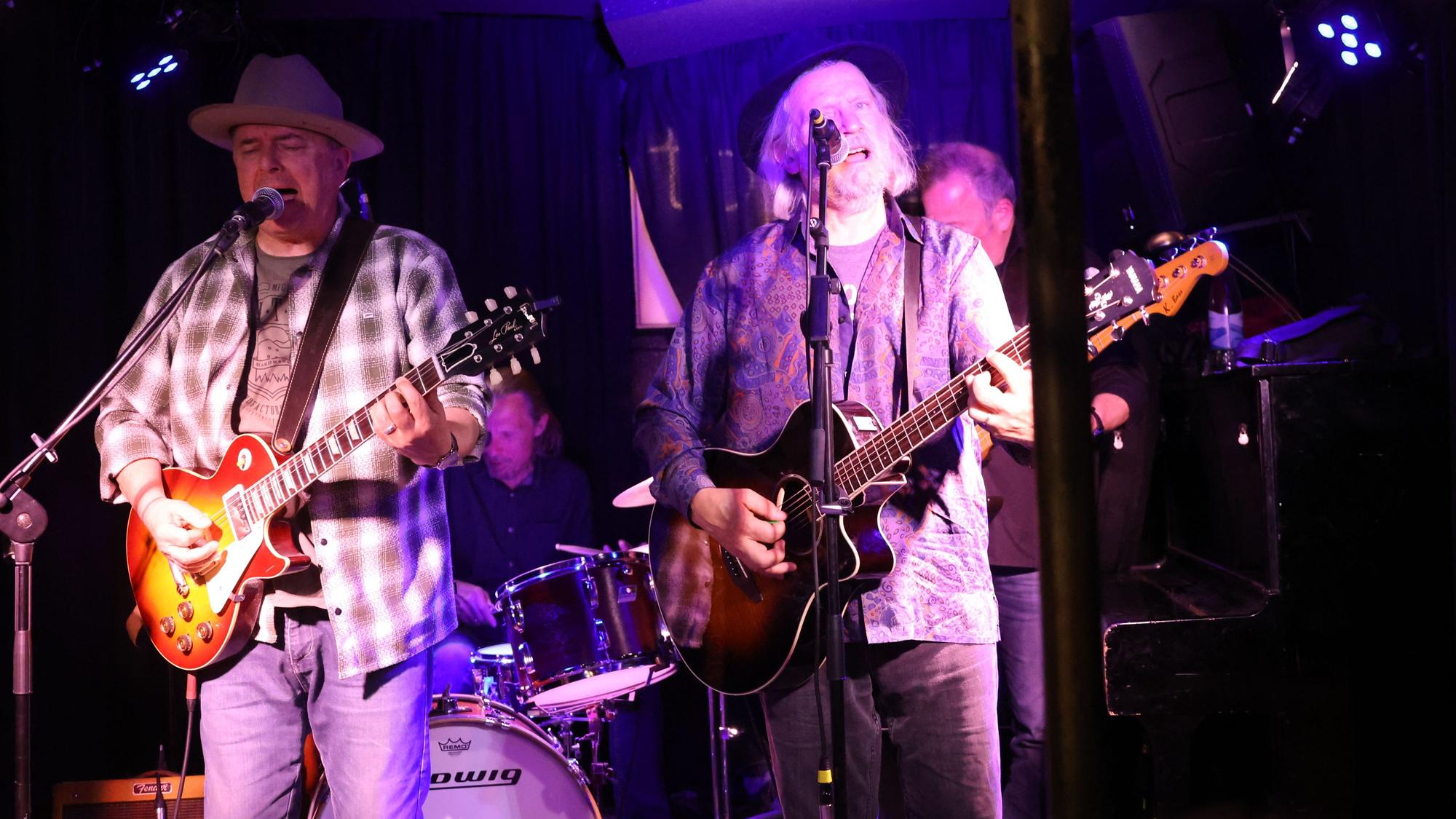 Jay Ottaway and the lost boys im Topos