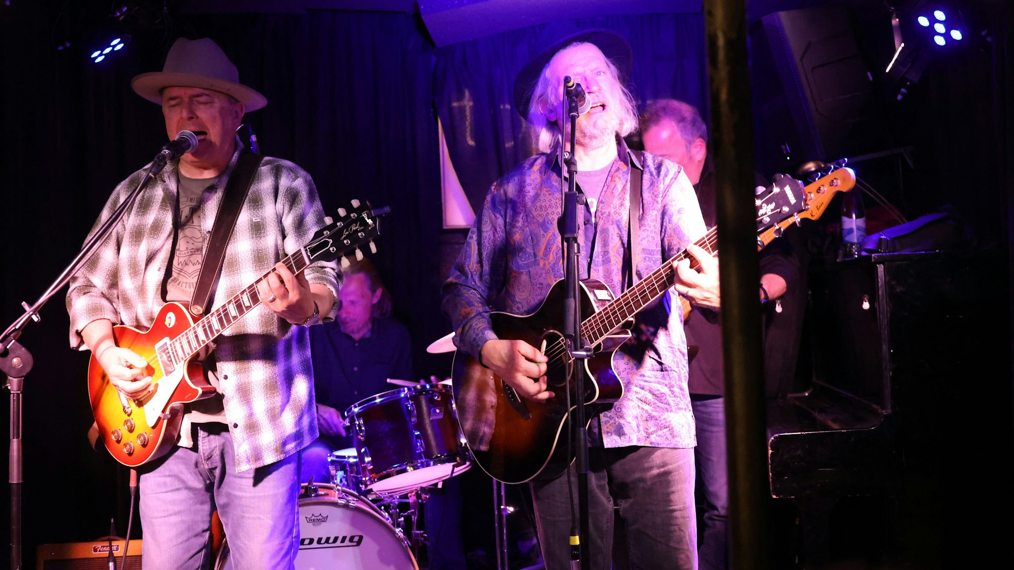 Jay Ottaway and the lost boys im Topos