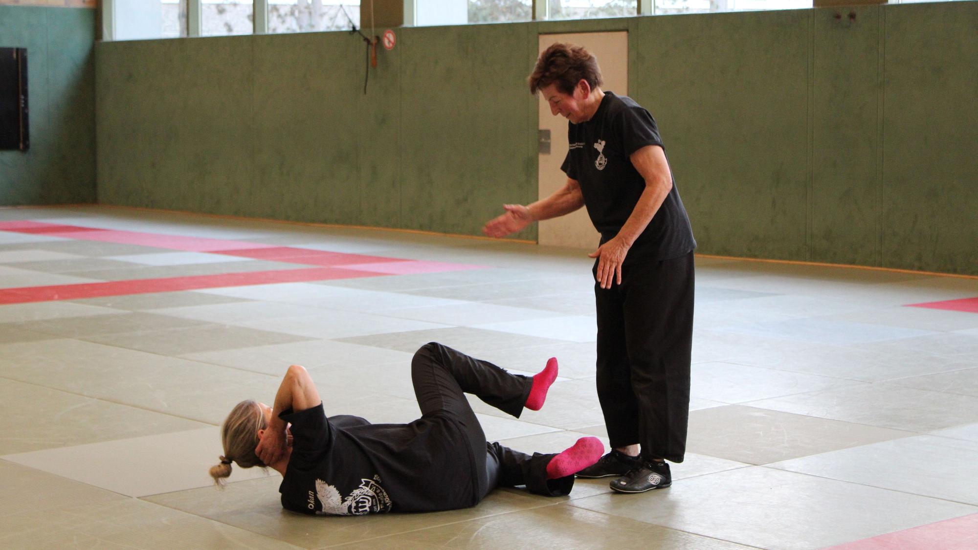 Rita (67) aus Bonn und Brigitte (77) aus Niederkassel haben sich über das Seniorentraining angefreundet.