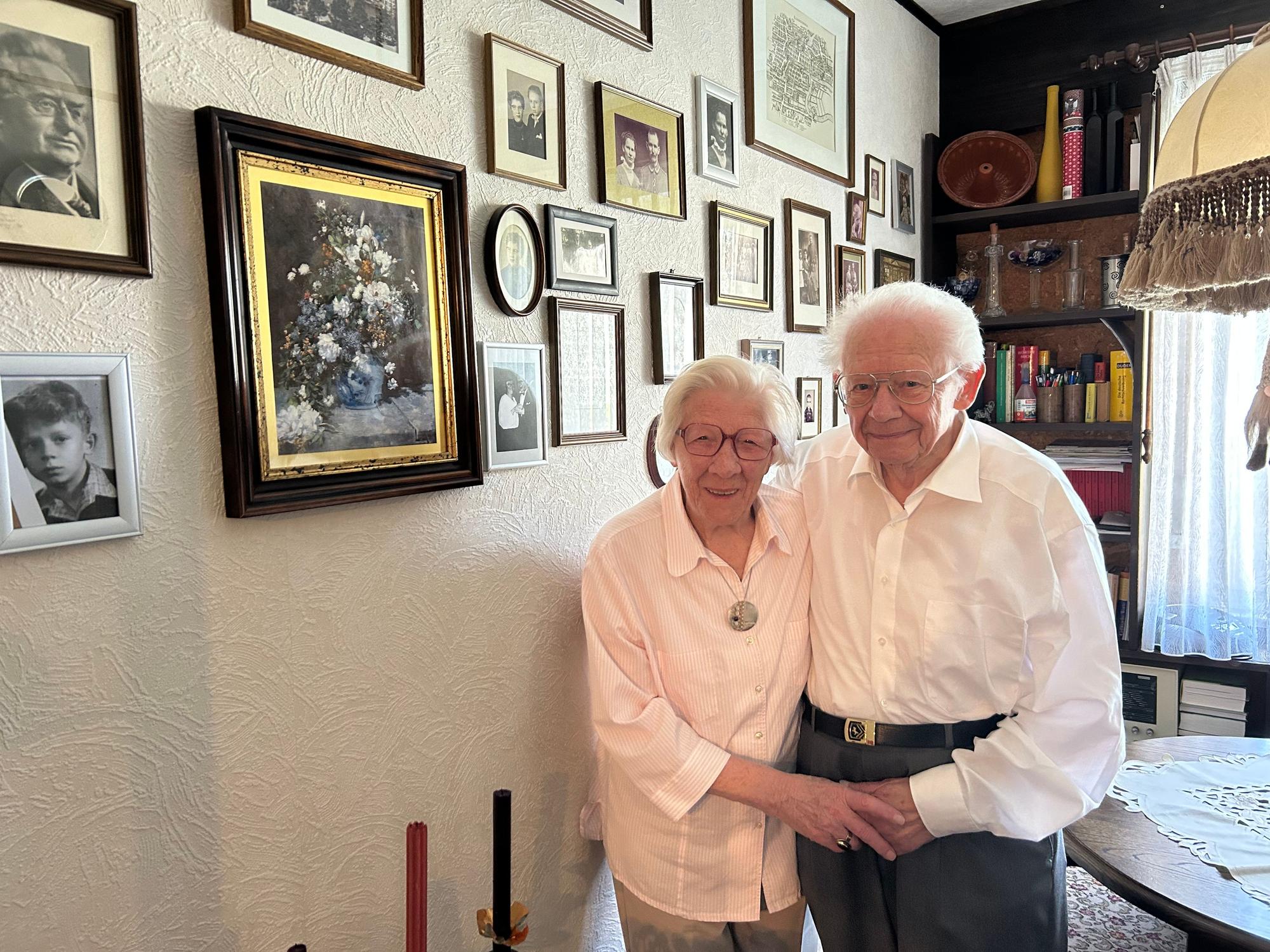 Hildegard und Klaus-Jürgen Hoffheinz aus Schlebusch Süd feiern am 28. Mai 70. Hochzeitsjubiläum.