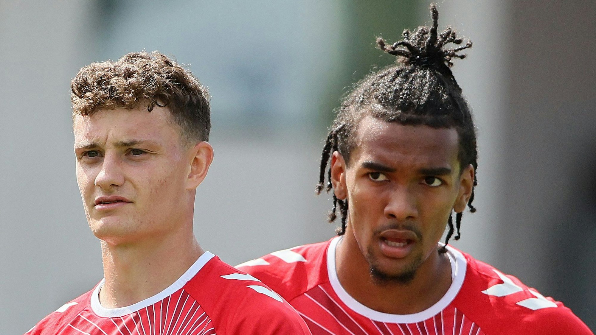 Testspiel im Südstadion, 1. FC Köln vs. Kickers Offenbach, von links: Timo Hübers, Eric Martel, Damion Downs (1. FC Köln), 13.07.2024, Bild: Herbert Bucco