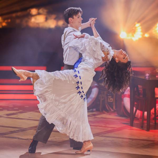 23.05.2025, Nordrhein-Westfalen, Köln: Taliso Engel, Para-Schwimmer, und Patricija Ionel, Profitänzerin, tanzen im Finale der RTL-Tanzshow „Let's Dance“ im Coloneum. Foto: Rolf Vennenbernd/dpa +++ dpa-Bildfunk +++