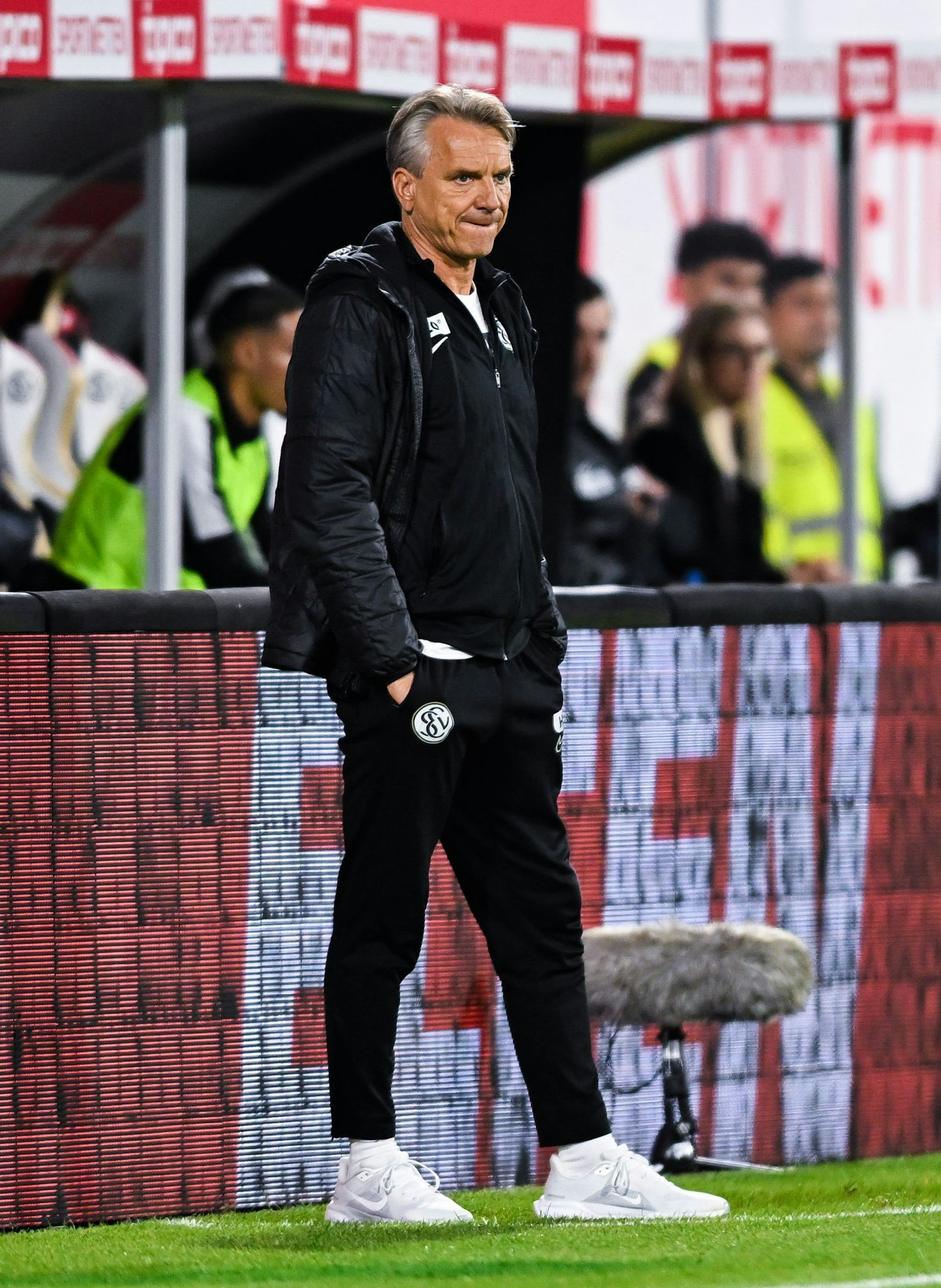 Lässt seine Zukunft offen: Elversbergs Trainer Horst Steffen