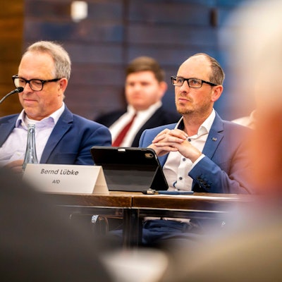 Lübke und Bleeker während einer Kreistagssitzung.