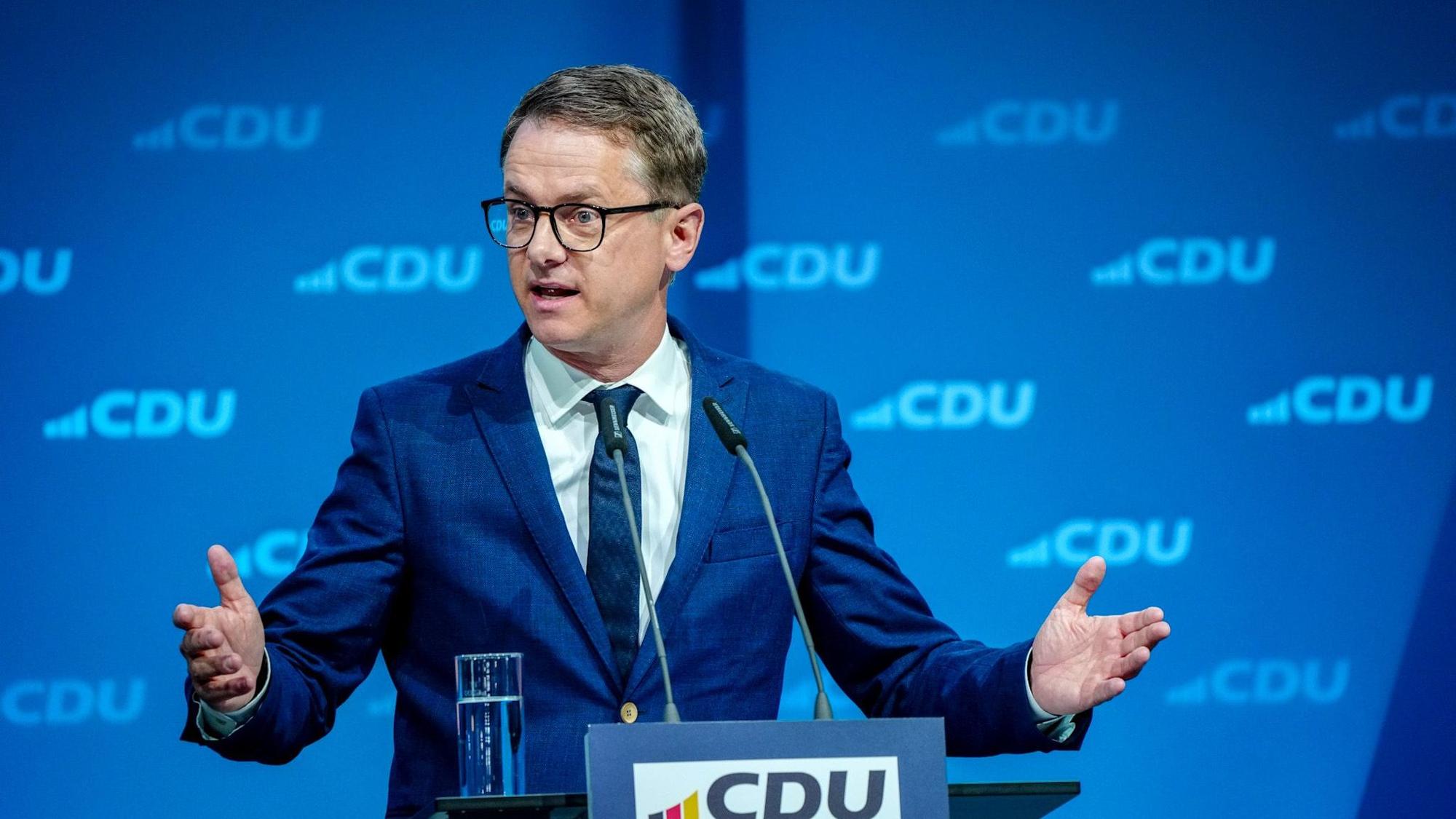 ARCHIV - 28.04.2025, Berlin: Carsten Linnemann, CDU-Generalsekretär, spricht beim Bundesausschuss der CDU. (zu dpa: «Linnemann: «Wollen nicht die wöchentliche Arbeitszeit ausweiten»») Foto: Kay Nietfeld/dpa +++ dpa-Bildfunk +++