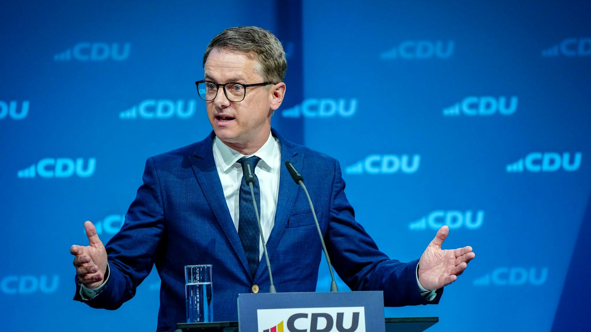 ARCHIV - 28.04.2025, Berlin: Carsten Linnemann, CDU-Generalsekretär, spricht beim Bundesausschuss der CDU. (zu dpa: «Linnemann: «Wollen nicht die wöchentliche Arbeitszeit ausweiten»») Foto: Kay Nietfeld/dpa +++ dpa-Bildfunk +++