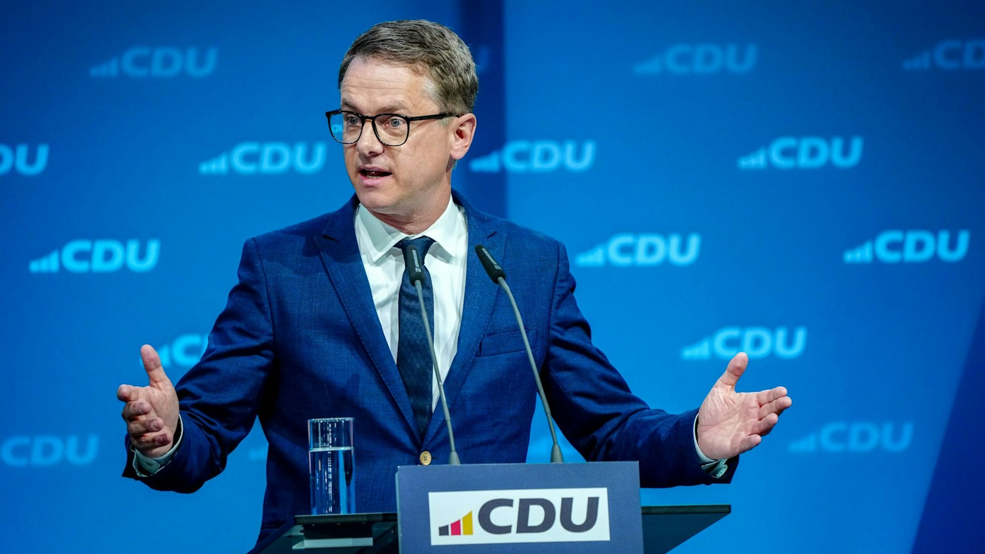 ARCHIV - 28.04.2025, Berlin: Carsten Linnemann, CDU-Generalsekretär, spricht beim Bundesausschuss der CDU. (zu dpa: «Linnemann: «Wollen nicht die wöchentliche Arbeitszeit ausweiten»») Foto: Kay Nietfeld/dpa +++ dpa-Bildfunk +++