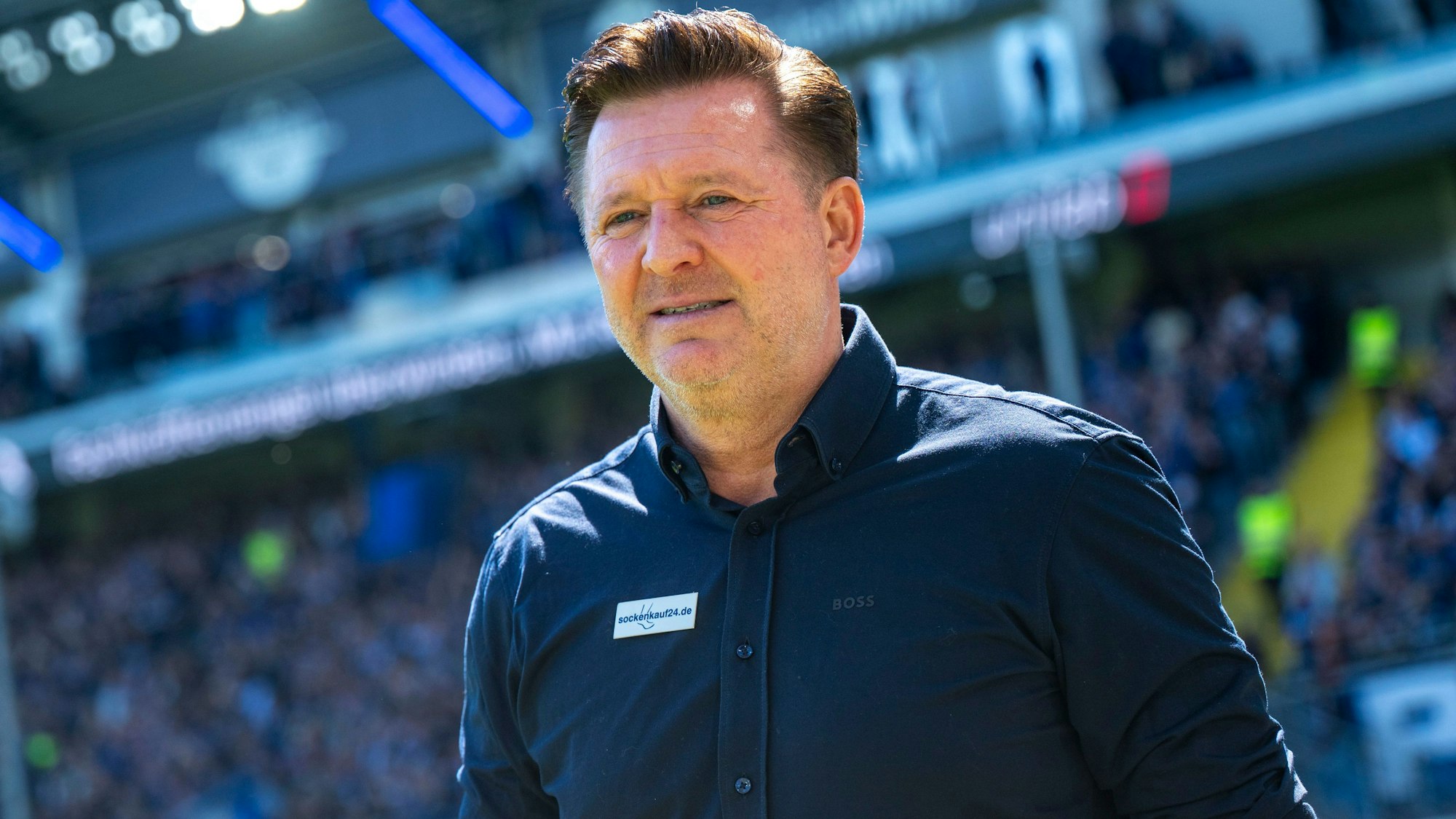 Der 54-Jährige machte beim 1. FC Magdeburg den Eindruck, für schnellen, dominanten Fußball mit viel Ballbesitz und hoher Laufbereitschaft zu stehen.