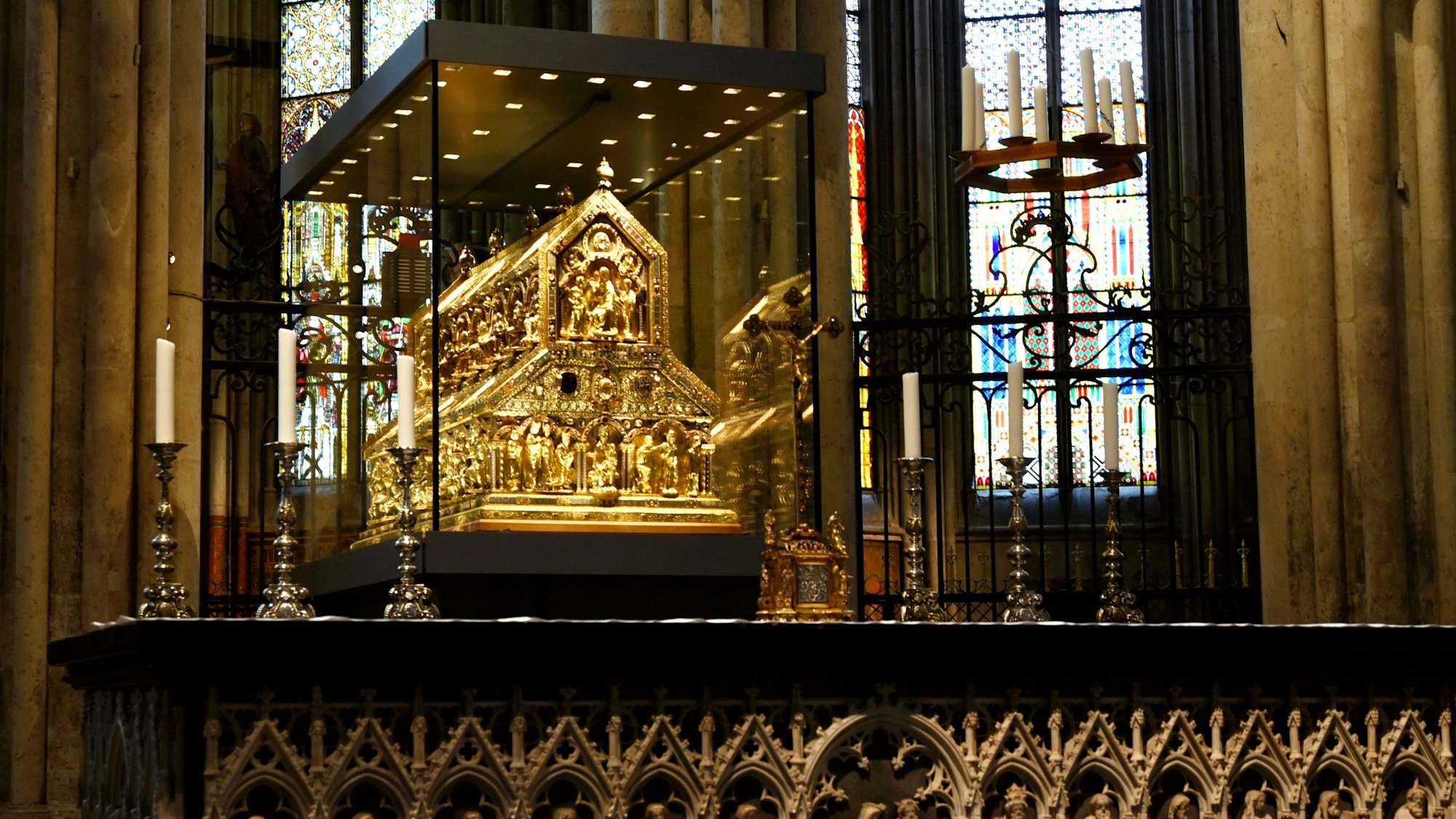 Der Dreikönigsschrein im Kölner Dom.