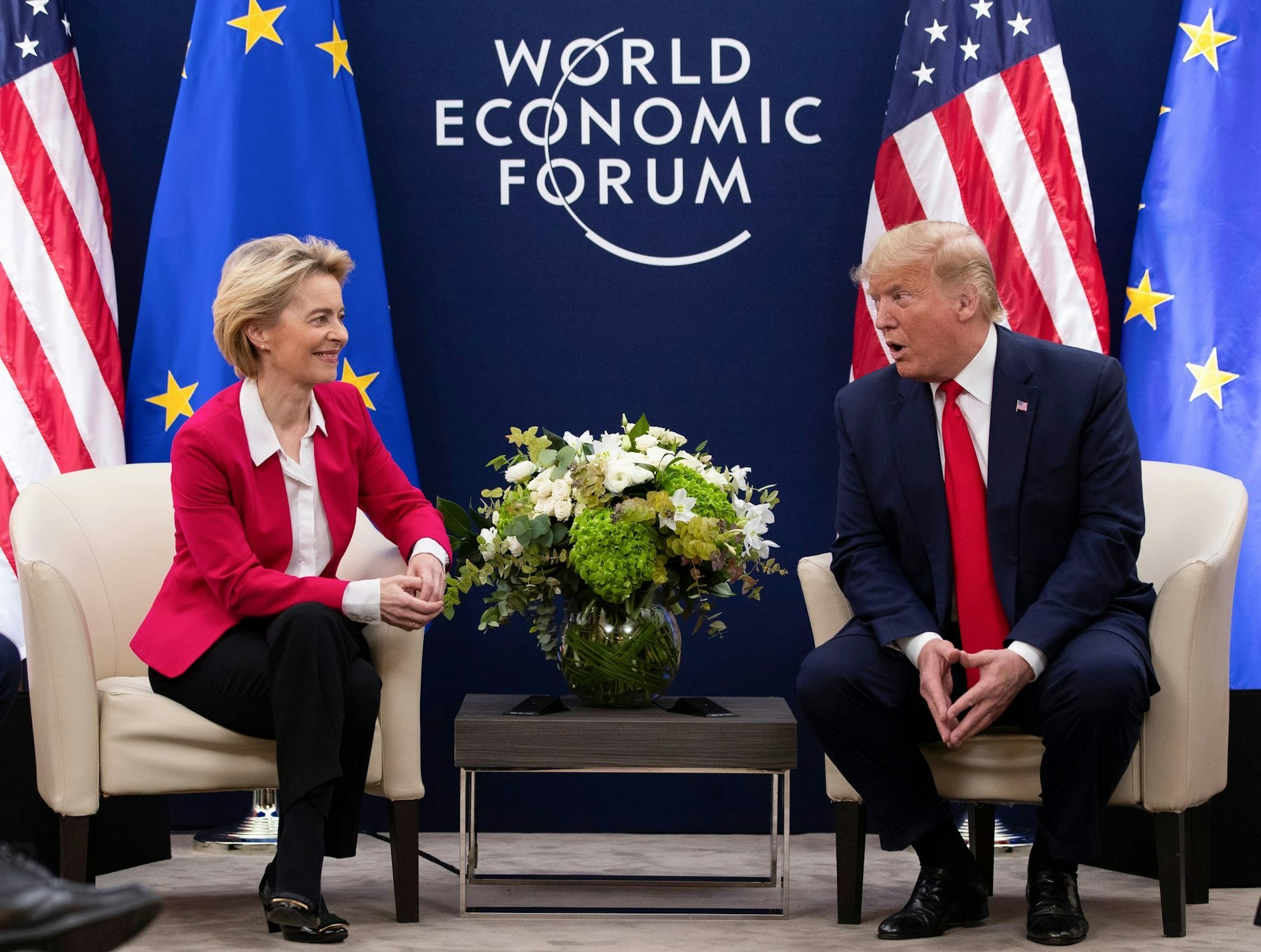 EU-Kommissionschefin Ursula von der Leyen (l) und US-Präsident Donald Trump (Archivbild)