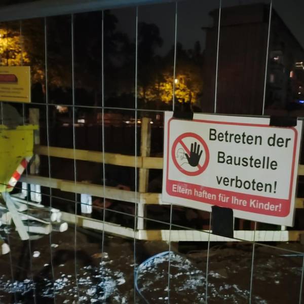 Am Montagabend wurde bei Bauarbeiten an der Hardefuststraße ein Bombenblindgänger aus dem Zweiten Weltkrieg entdeckt.