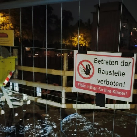 Am Montagabend wurde bei Bauarbeiten an der Hardefuststraße ein Bombenblindgänger aus dem Zweiten Weltkrieg entdeckt.