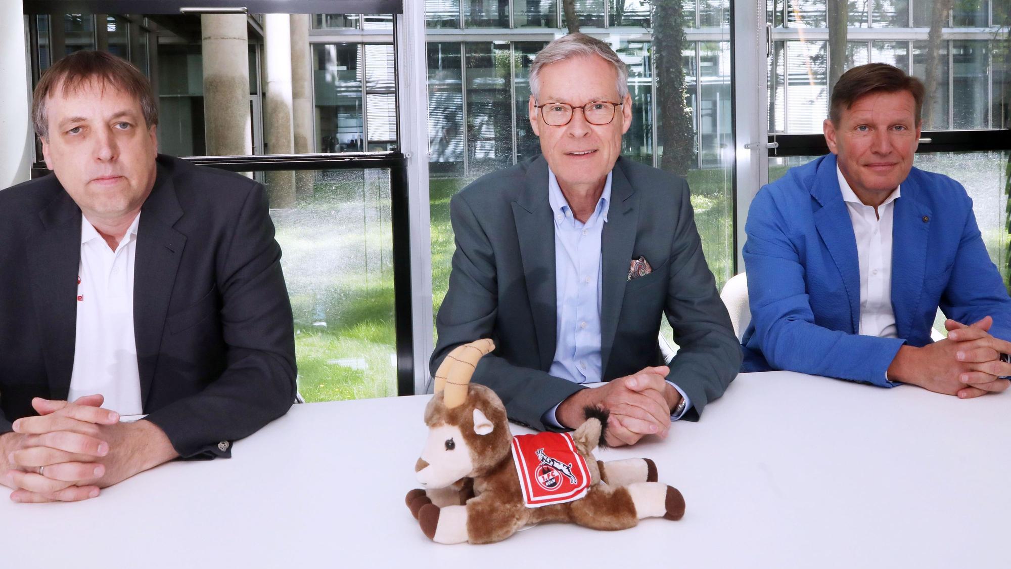 13.05.2025, Köln: Gespräch mit möglichen Kandidaten für den Vorstand des Fußballvereins 1. FC Köln. Thorsten Kiesewetter, Sven-Georg Adenauer und Martin Hollweck (v.l.). Foto: Arton Krasniqi
