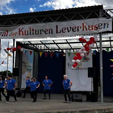 Der italienische Familienverein A.F.I.L. bei seinem Tanzauftritt.