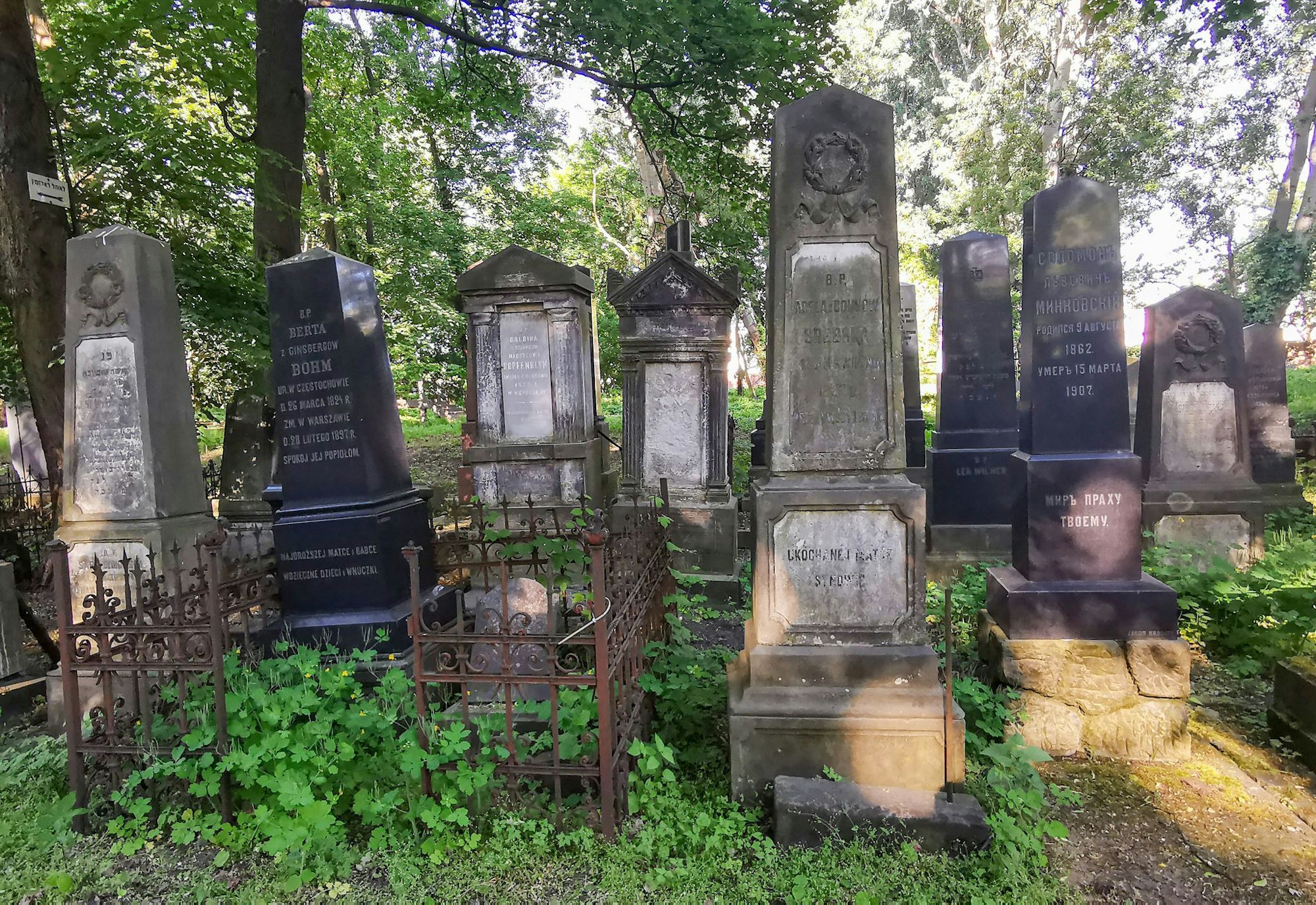 Der Jüdische Friedhof an der Okopowa-Straße in Warschau blieb von der Zerstörung verschont.