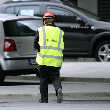 An der Uni Köln sind in acht Gebäuden Brandwachen im Einsatz, um den in die Jahre gekommenen Brandschutz aufrecht zu erhalten (Symbolbild)