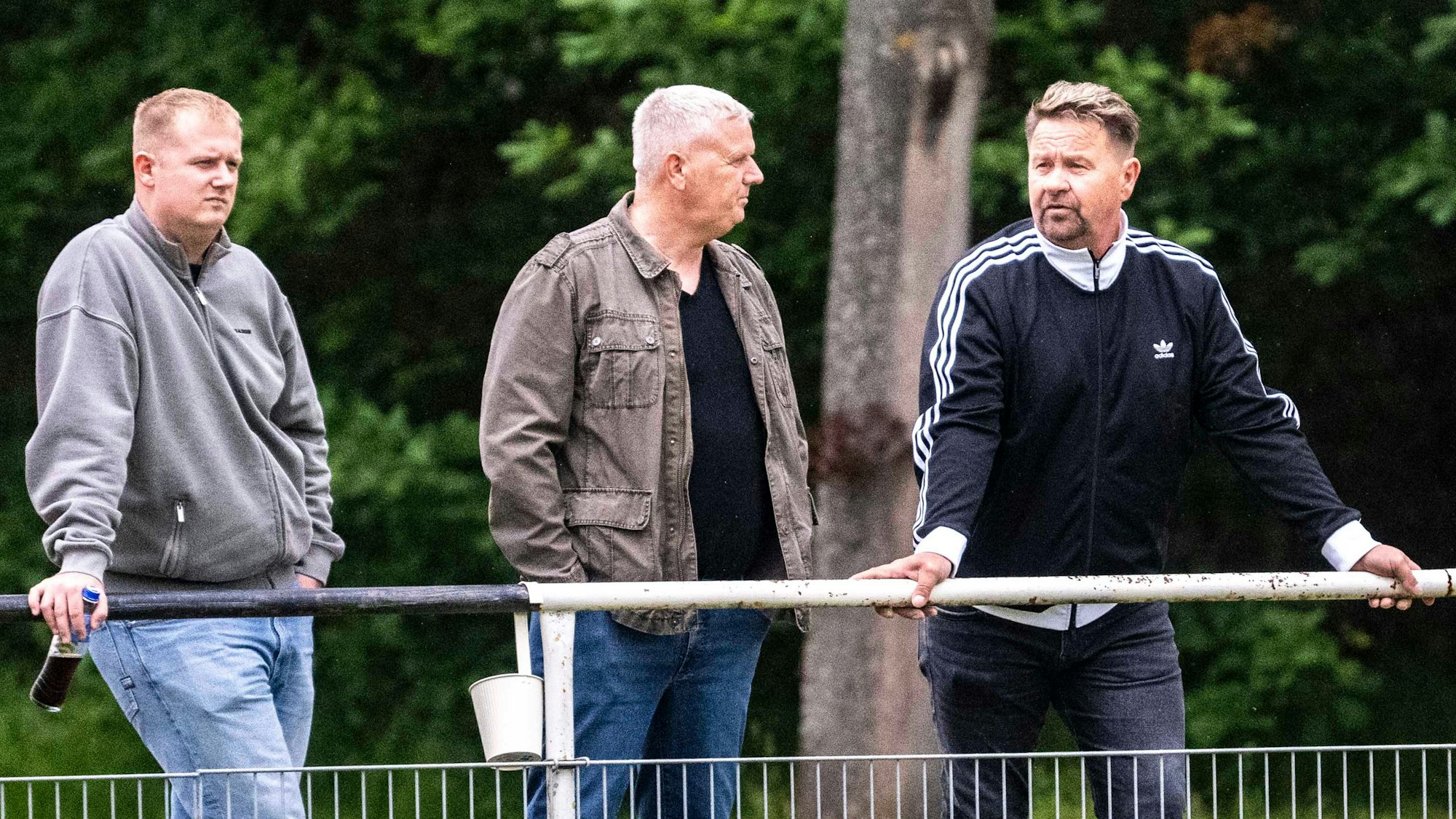 Das Bild zeigt Klaus Dietsch an der Seitenlinie.