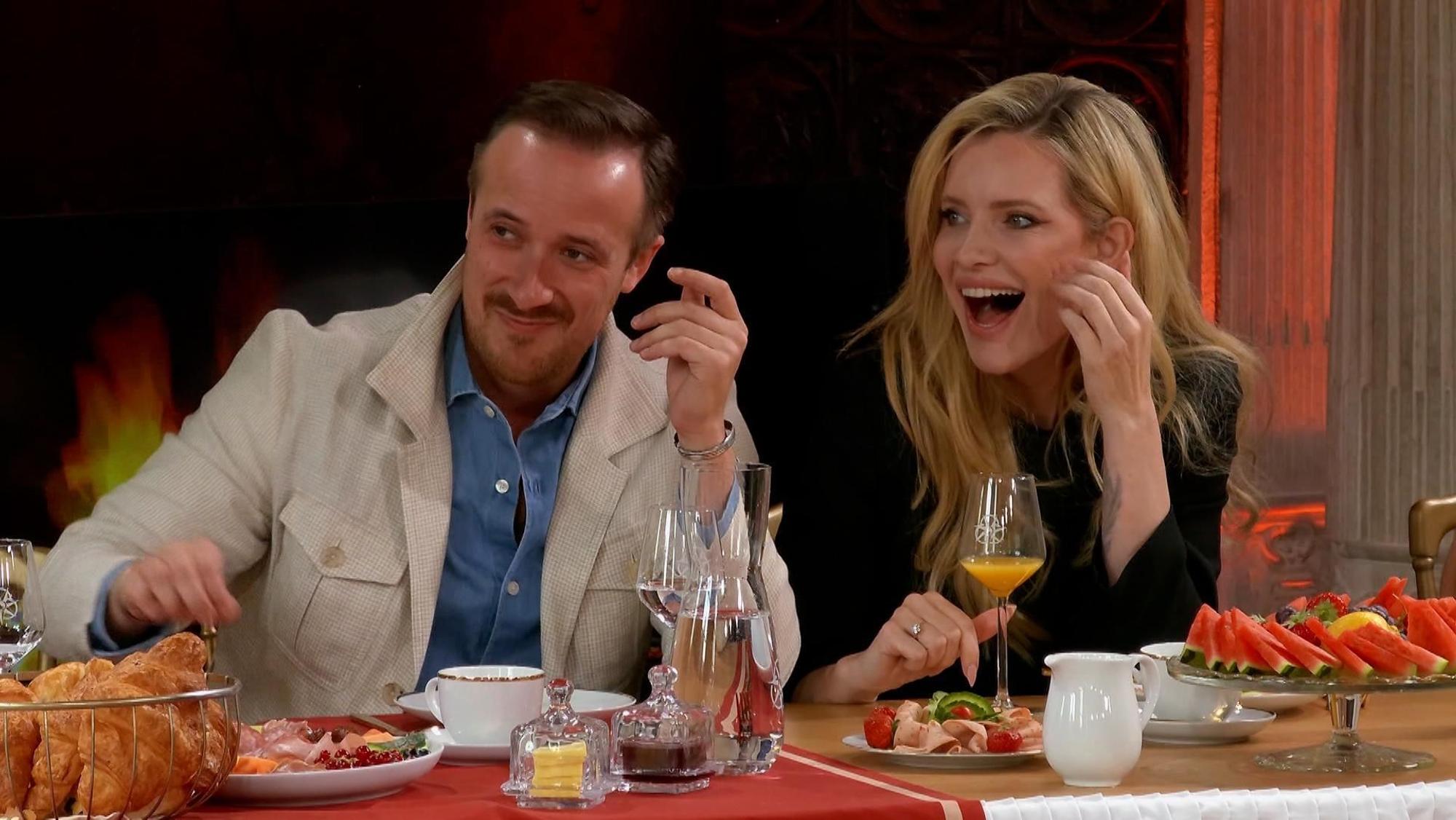 Joe Laschet, Mode-Influencer, und Mirja du Mont in der RTL-Show „Die Verräter“