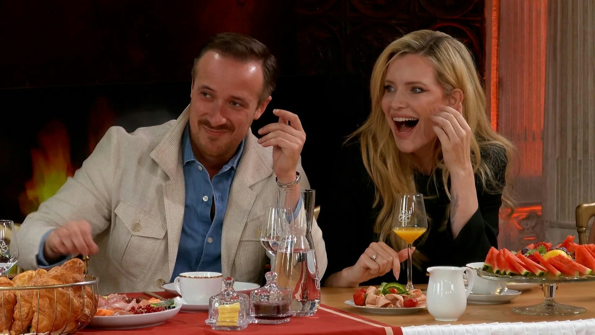 Joe Laschet, Mode-Influencer, und Mirja du Mont in der RTL-Show „Die Verräter“