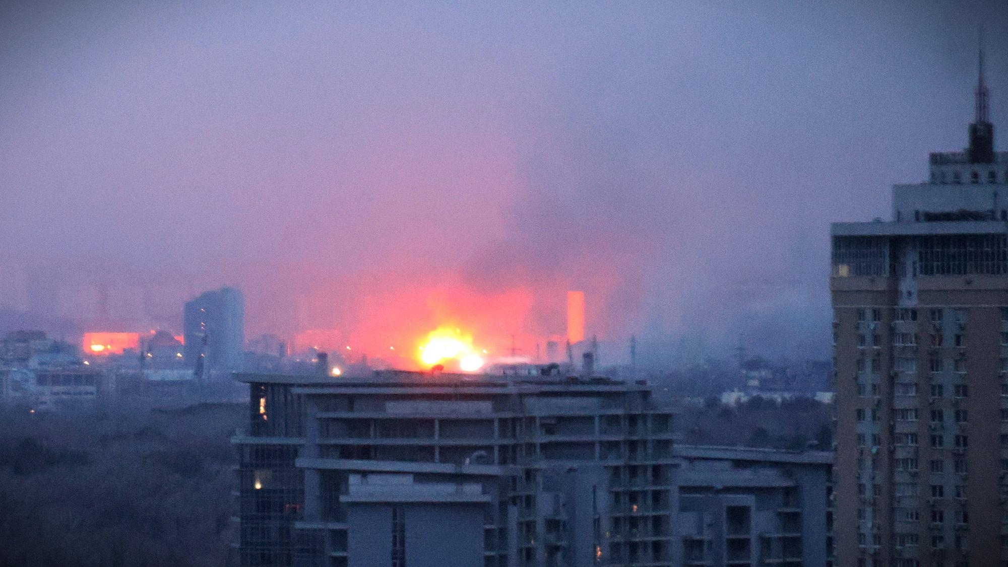 Explosionen sind während eines russischen Angriffs in der ukrainischen Hauptstadt Kyjiw zu sehen. (Archivbild)