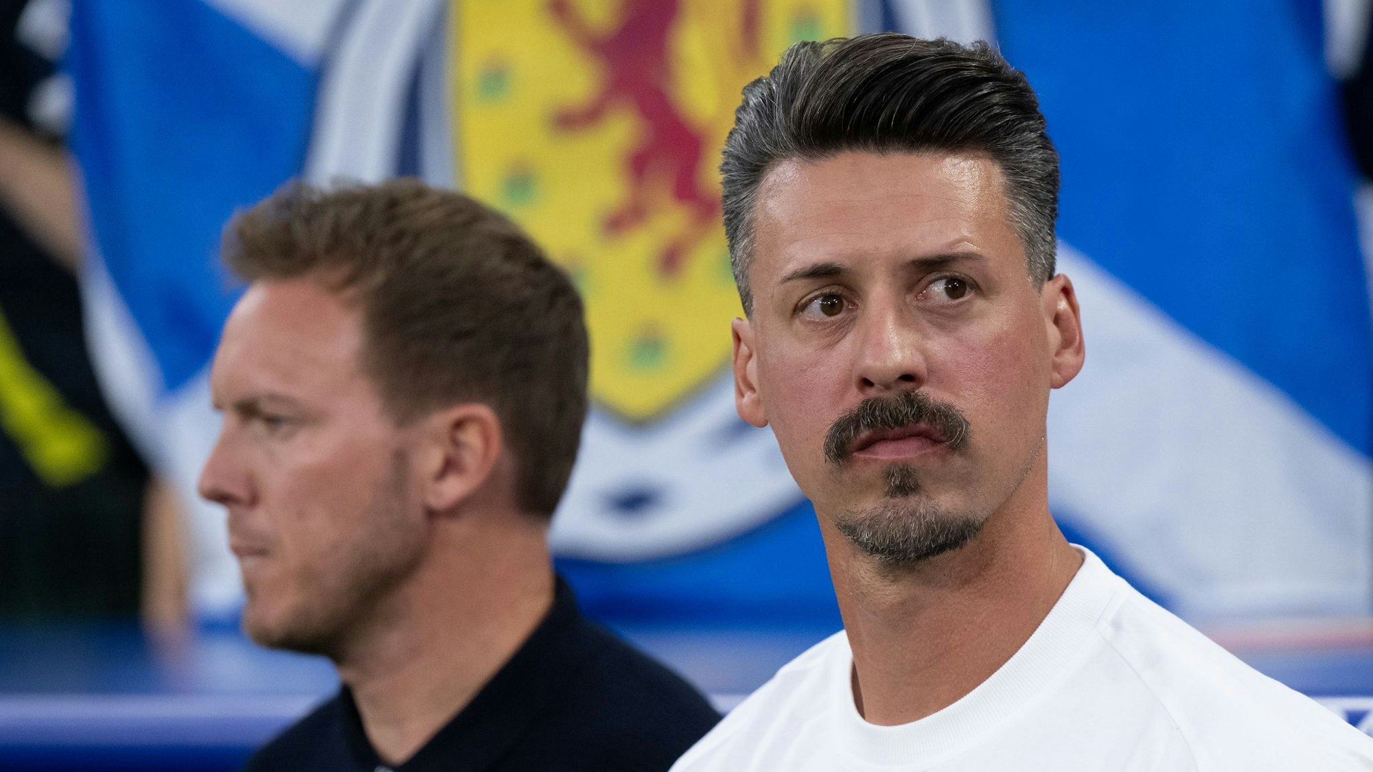 Sandro Wagner (r) wird Trainer in der Fußball-Bundesliga.