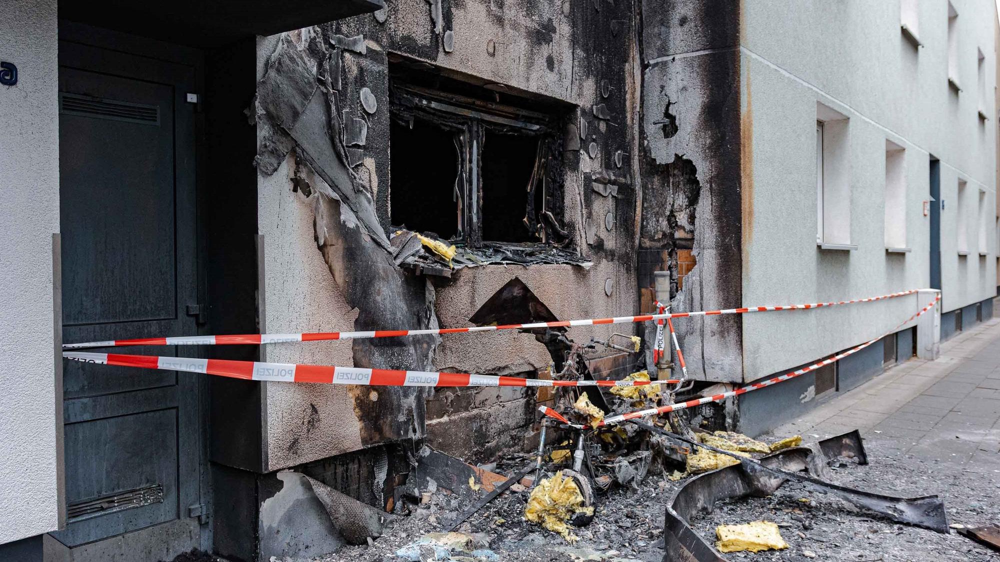 Der Brand brach am Dienstag (27.5.) gegen 1.45 Uhr in der Brühler Straße in Köln-Raderberg aus.