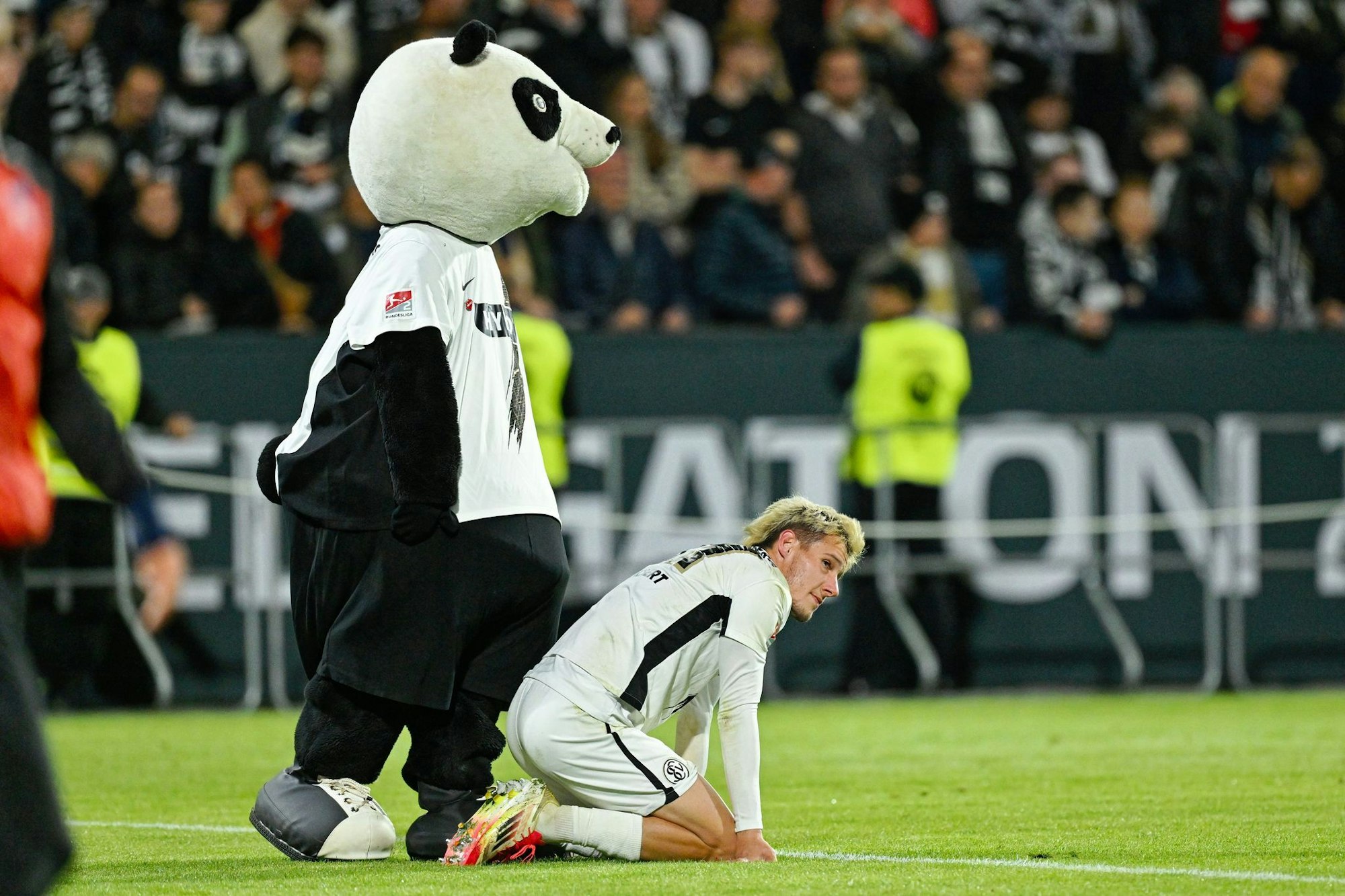 Am Boden: Lukas Pinckert nach dem Spiel.