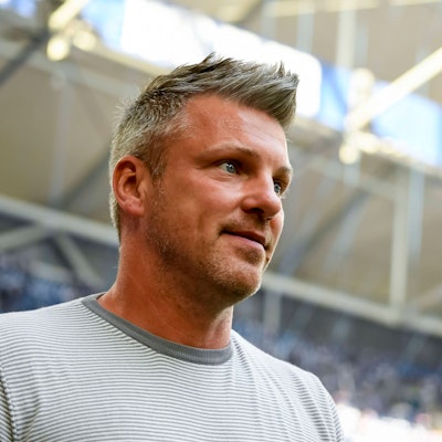 Die Verantwortlichen des 1. FC Köln sollen sich bereits ausführlich mit Trainer Lukas Kwasniok ausgetauscht haben.