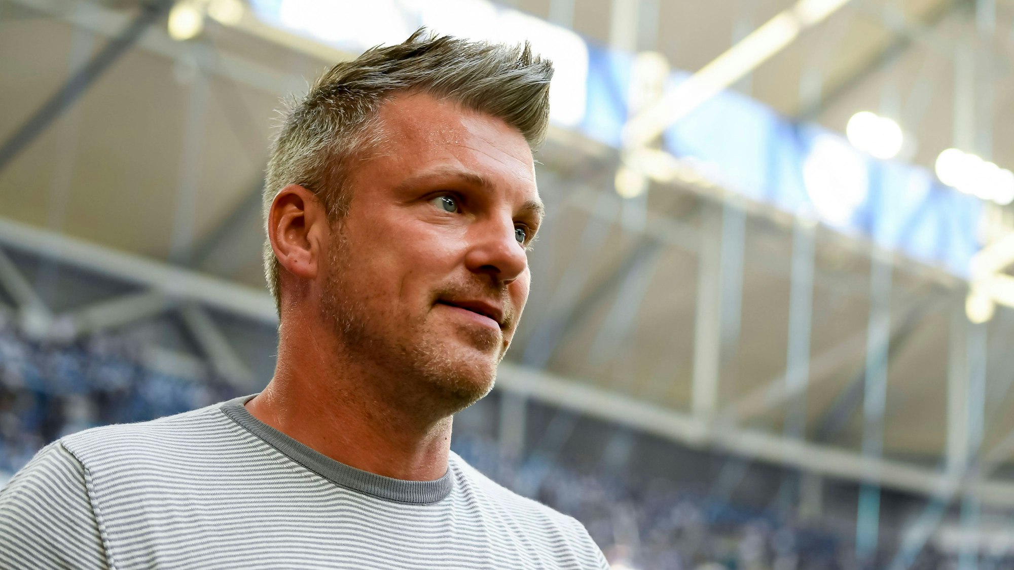 Trainer Lukas Kwasniok, damals noch SC Paderborn 07, beim Spiel seines Vereins gegen den FC Schalke 04 am 02. May 2025 in Gelsenkirche. Foto von Max Maiwald/DeFodi Images