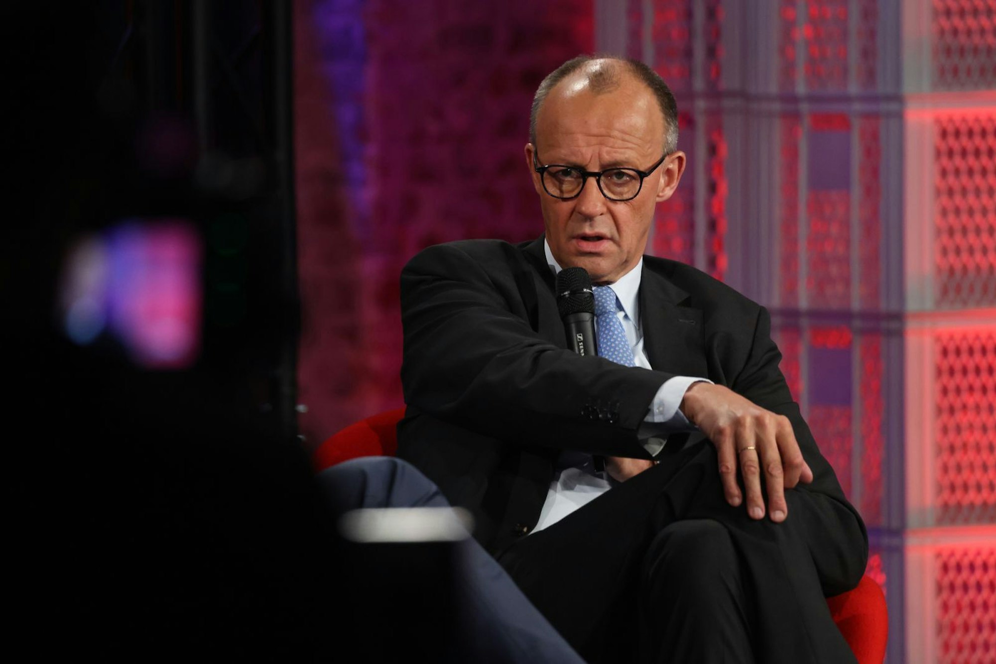 Bundeskanzler Friedrich Merz hat Israel jüngst deutlich kritisiert - erstmals in dieser Schärfe. (Bild: 2025 Getty Images/Sean Gallup)