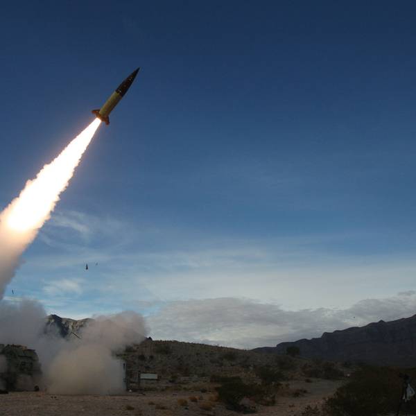 Eine amerikanische ATACMS-Rakete wird bei einer Übung abgeschossen. Laut Kanzler Merz gelten für die Ukraine keine Beschränkungen mehr für weitreichende westliche Waffen. (Archivbild)
