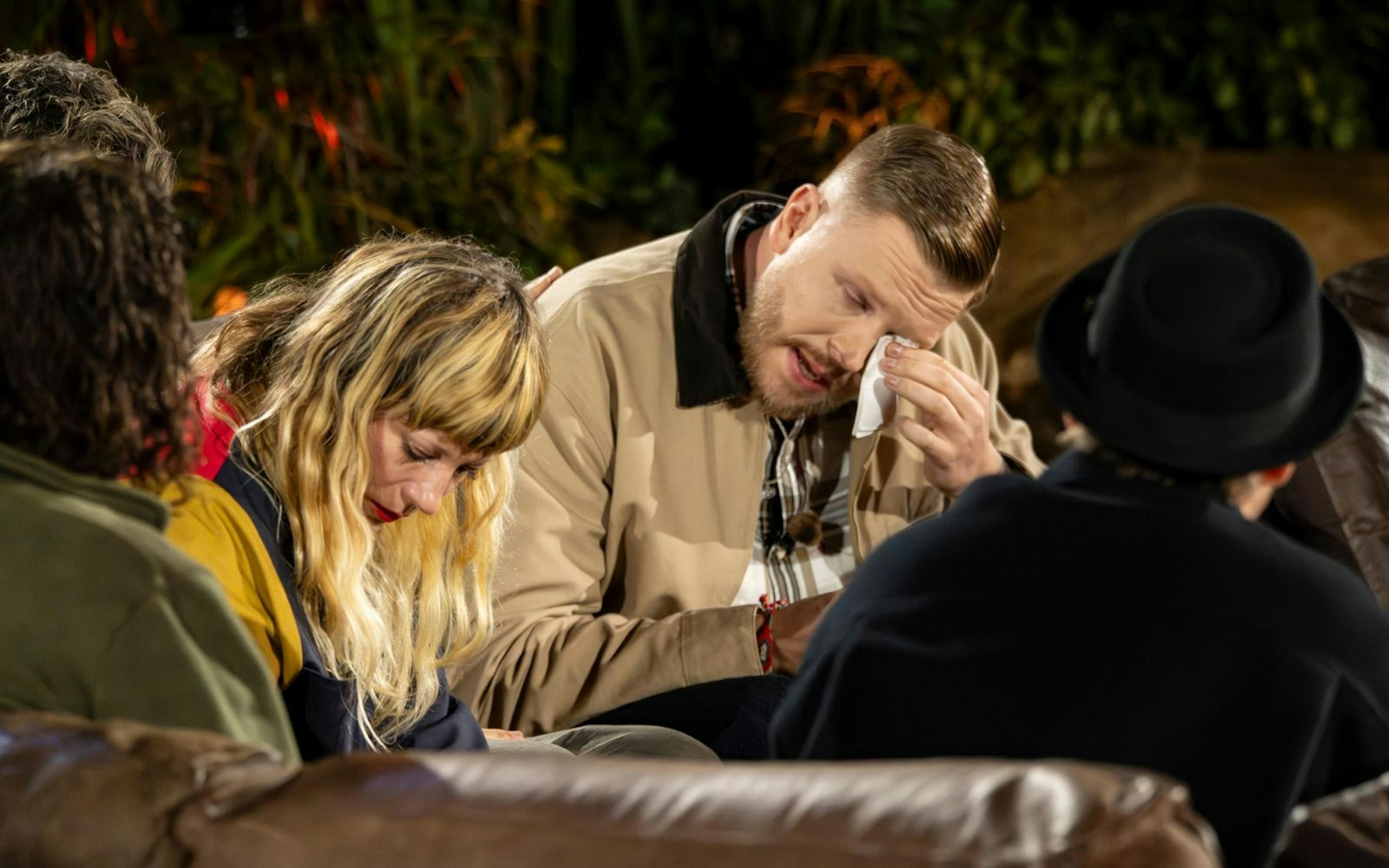 Taschentuch-Alarm! In der sechsten Folge von „Sing meinen Song“ wurde viel geweint. Besonders emotional: Rapper Finch. (Bild: RTL / Markus Hertrich)