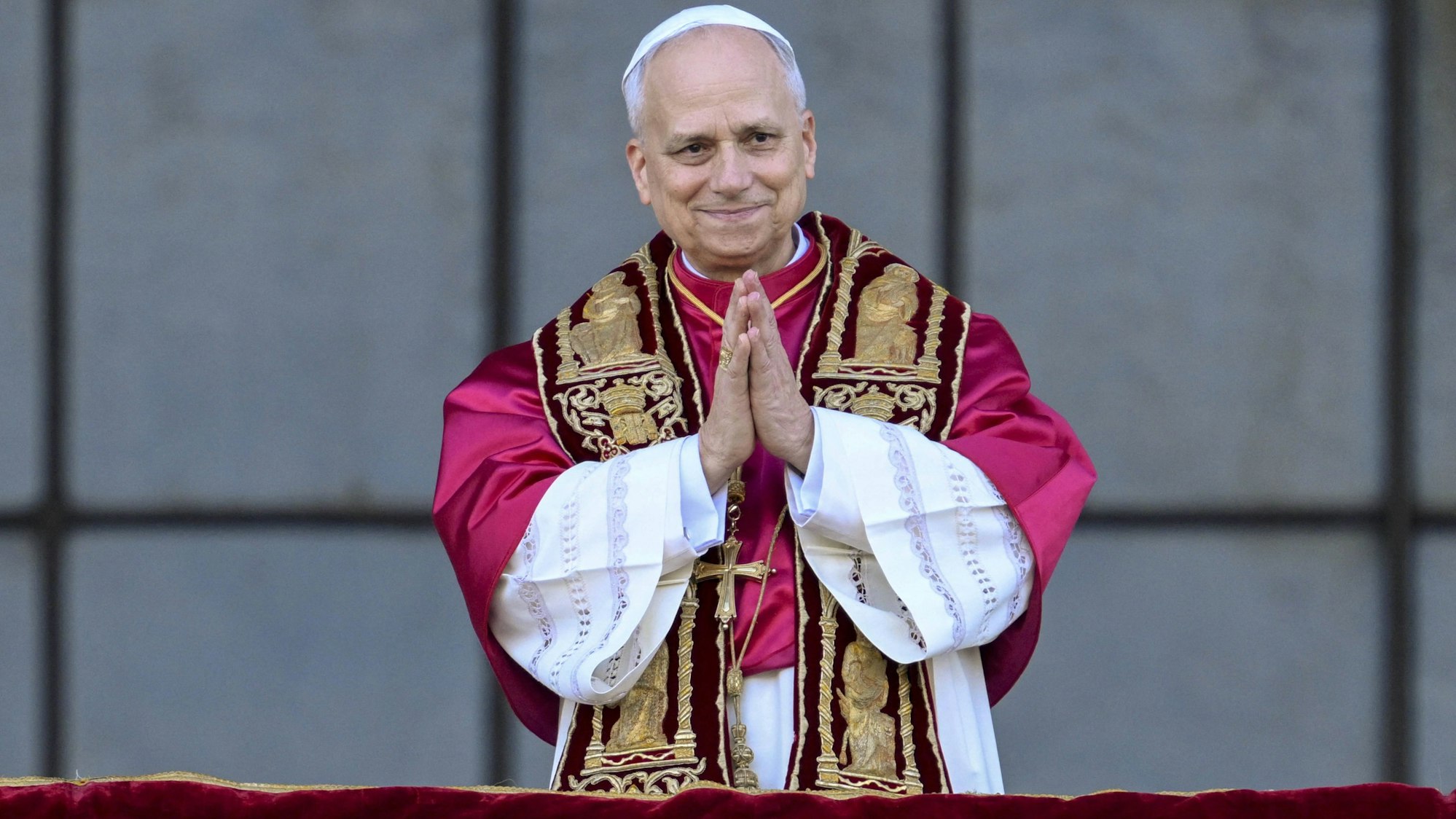 Papst Leo XIV. am Sonntag, 25. Mai, bei der „Inbesitznahme“ seiner römischen Bischofskirche, der Basilika San Giovanni in Laterano