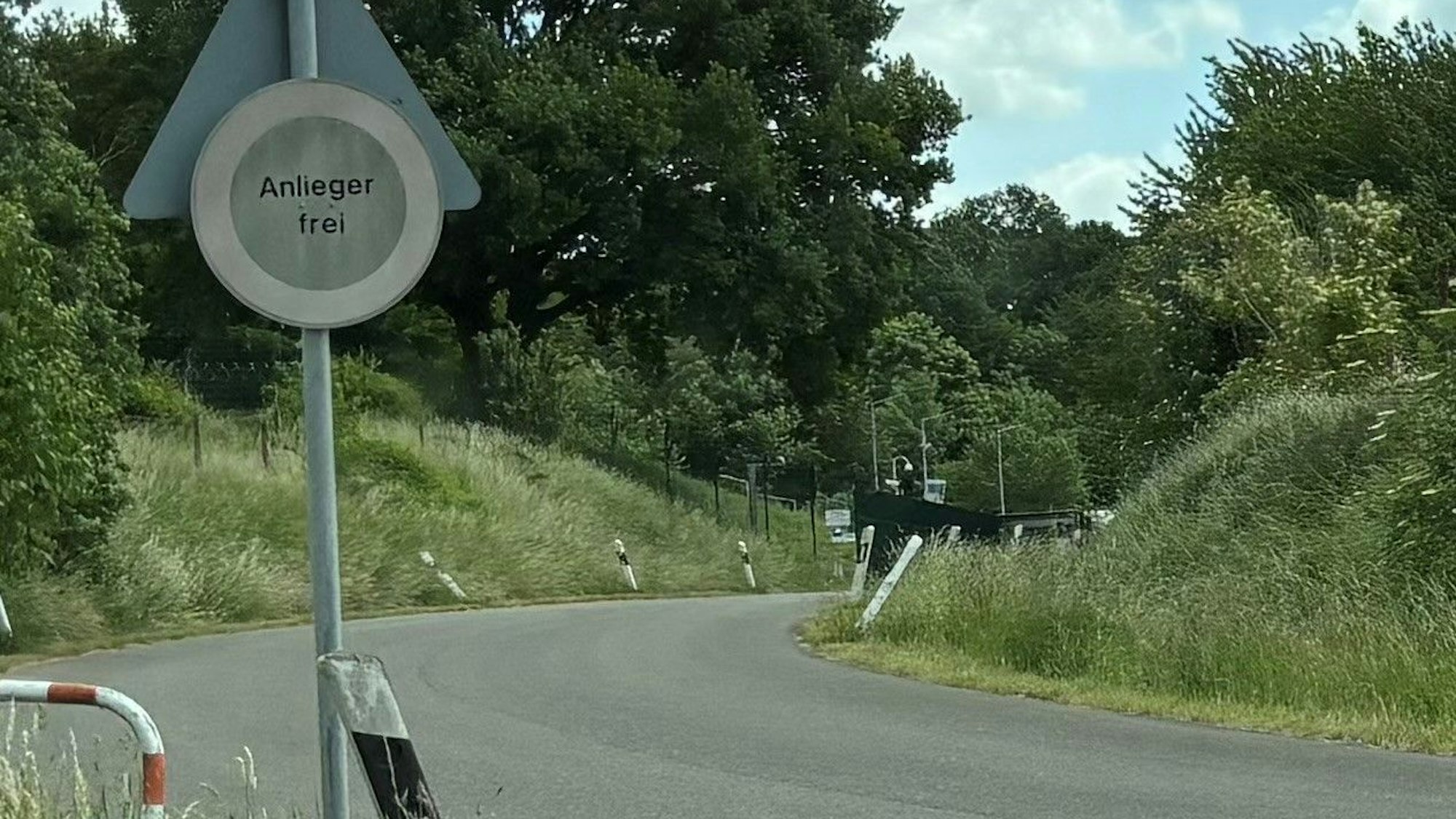 Zufahrt Nato-Bunkeranlage Castle Gate im Kreis Düren