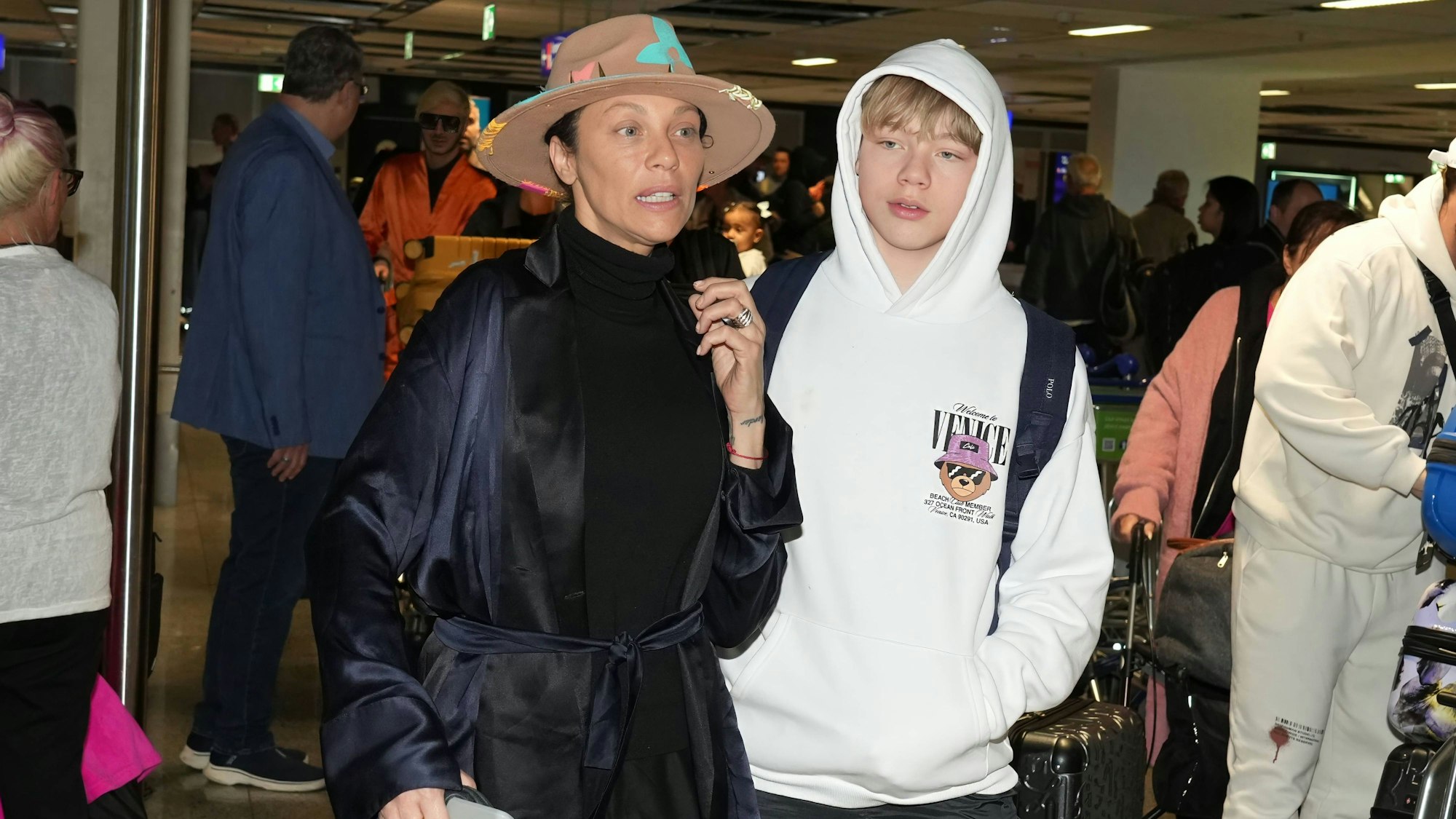 Lilly Becker und Sohn Amadeus bei der Rueckkehr der Dschungelcamp-Kandidaten der RTL Reality-TV-Show Ich bin ein Star - holt mich hier raus aus Australien auf dem Flughafen Frankfurt am Main.