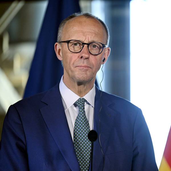 Bundeskanzler Friedrich Merz (CDU) reagiert während seiner gemeinsamen Pressekonferenz mit dem finnischen Ministerpräsidenten Orpo in Turku. (Symbolbild)