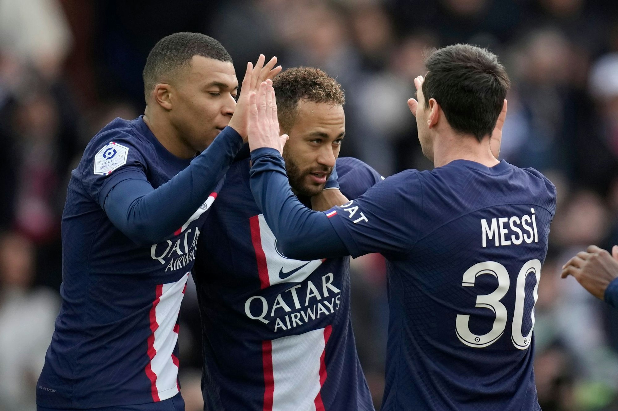 Die Ära der Superstars mit Kylian Mbappé (l), Neymar (M) und Lionel Messi ist bei PSG vorbei.