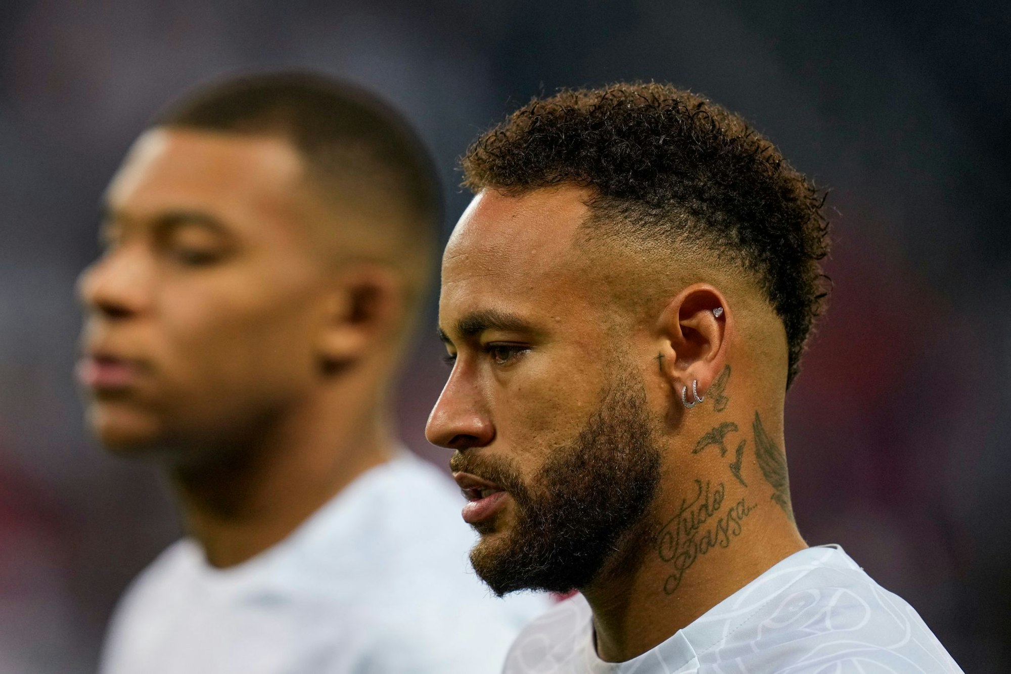 Rund 400 Millionen Euro ließ sich PSG Kylian Mbappé (links) und Neymar kosten: Der Titel in der Champions League sprang dafür nicht heraus.