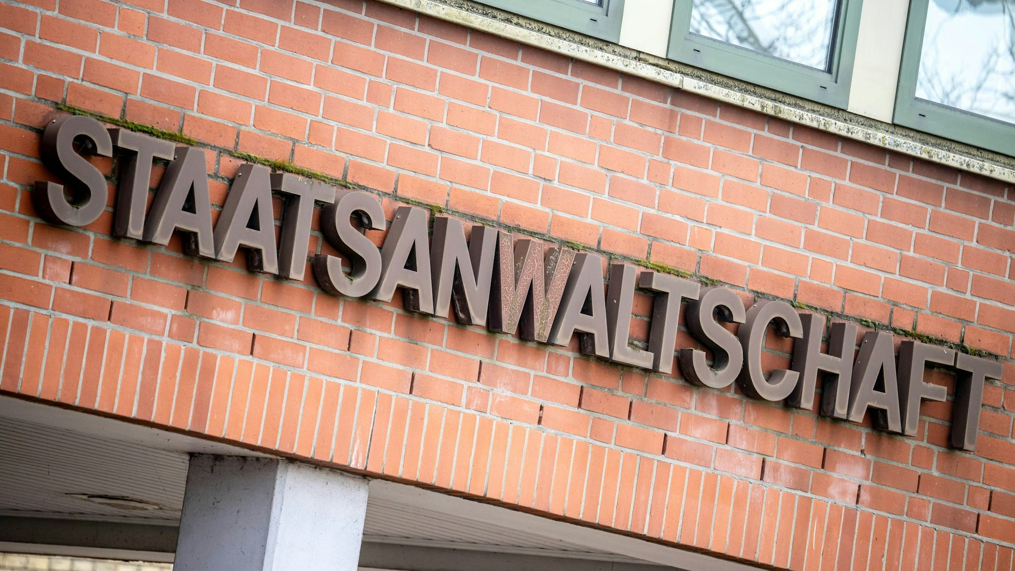 Bei der Staatsanwaltschaft Verden wird wegen möglicher jahrelanger Vergewaltigung einer Frau ermittelt. (Archivbild)