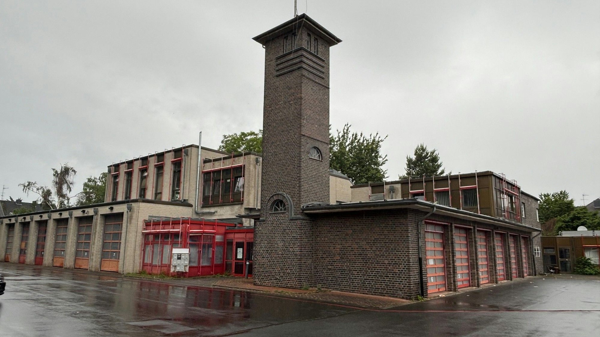 Auf dem Bild ist die alte Feuerwache zu sehen.