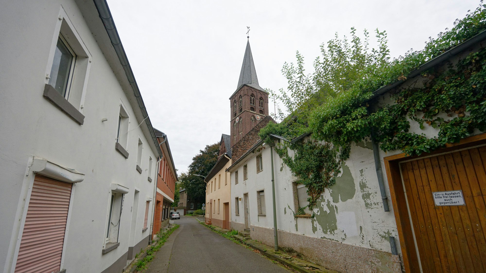 Erkelenz: Leere Häuser stehen an der Straße "An Sankt Kreuz" in Keyenberg.