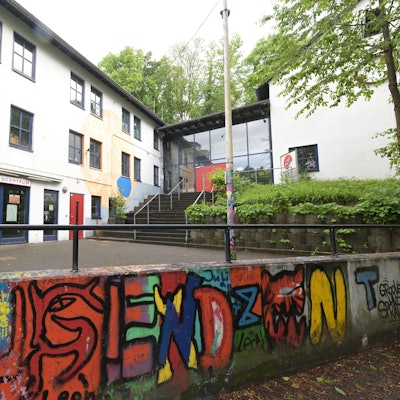 Das Foto zeigt das Jugendzentrum Q1