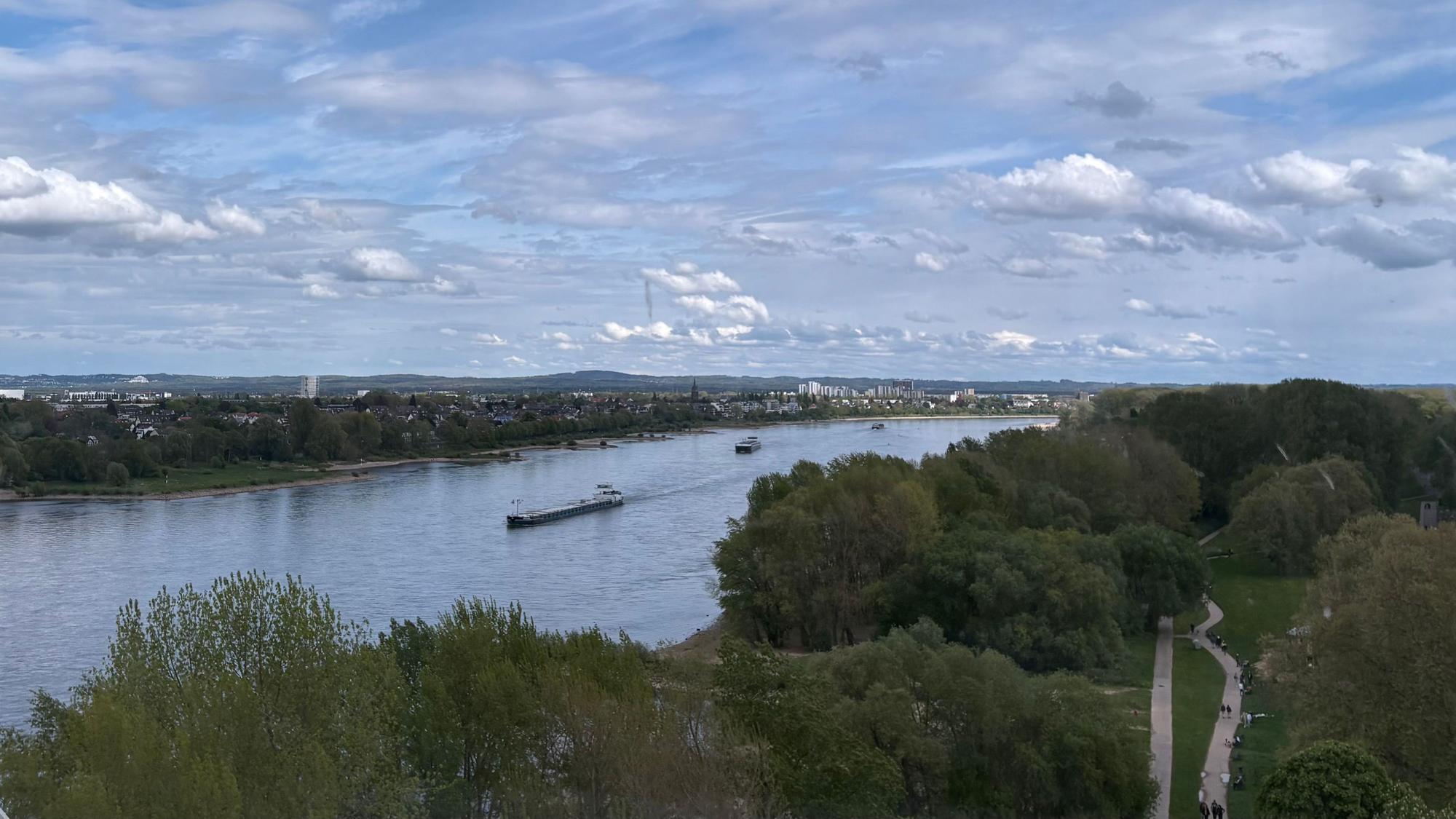 Blick auf den Rhein in Rodenkirchen von oben.