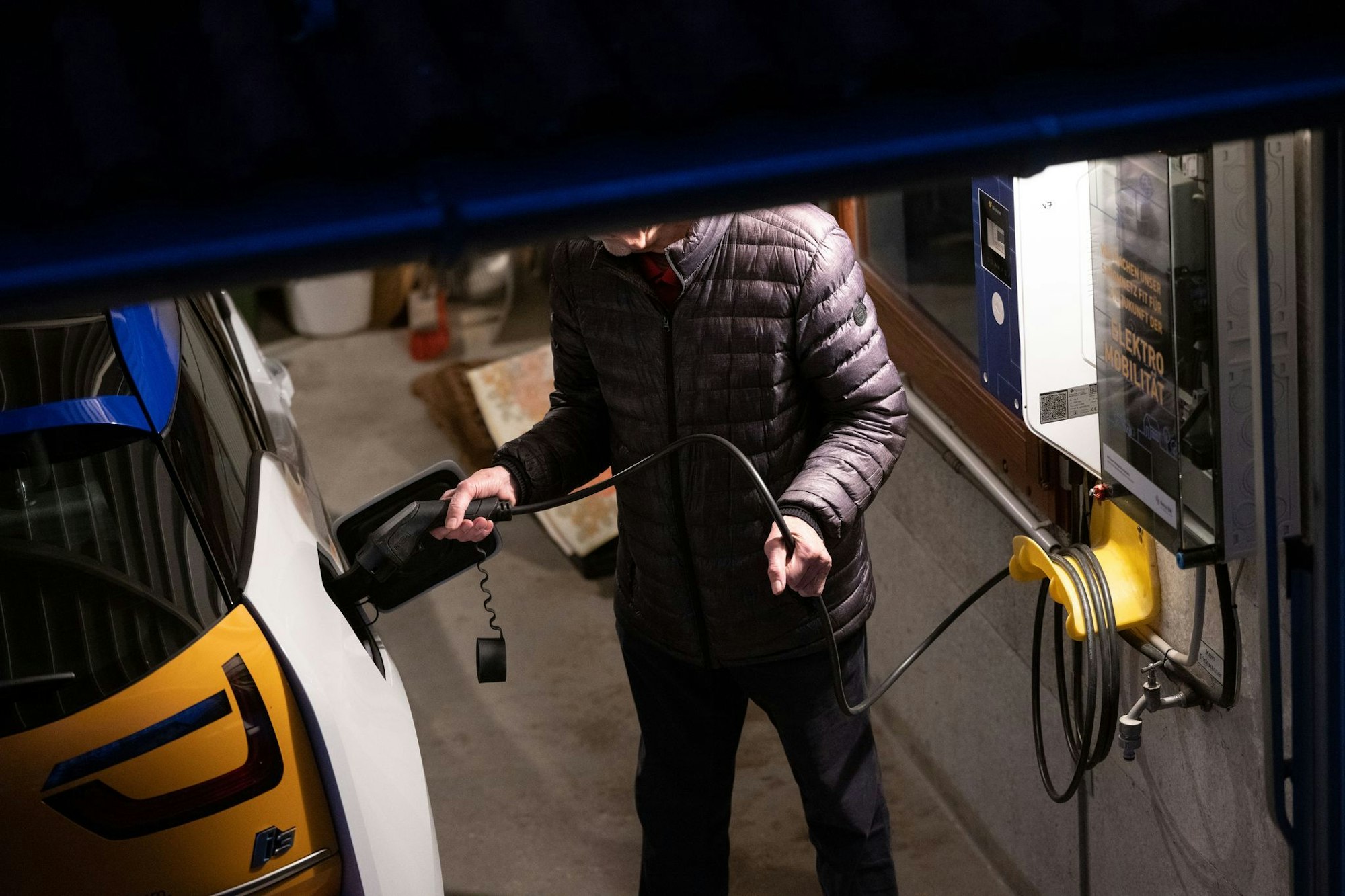 Über die gesamte Nutzungsdauer sind E-Autos laut Fraunhofer-Institut oft besser für den Geldbeutel. (Symbolbild)