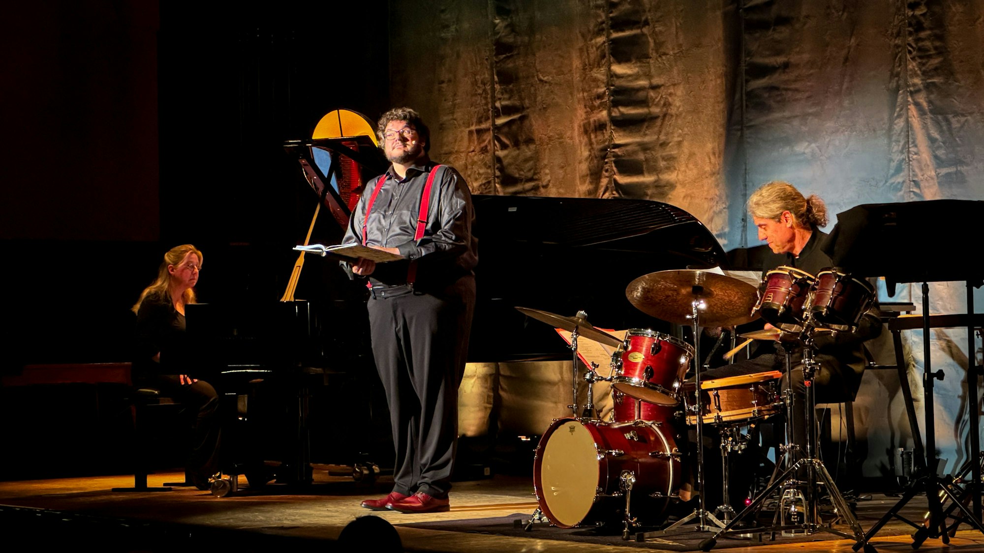 Axel Ranisch, Ragna Schirmer und Matthias Daneck beleuchten DDR-Kultur mit poetischer Tiefe „Volkseigen Ton“ im Scala Club Opladen.