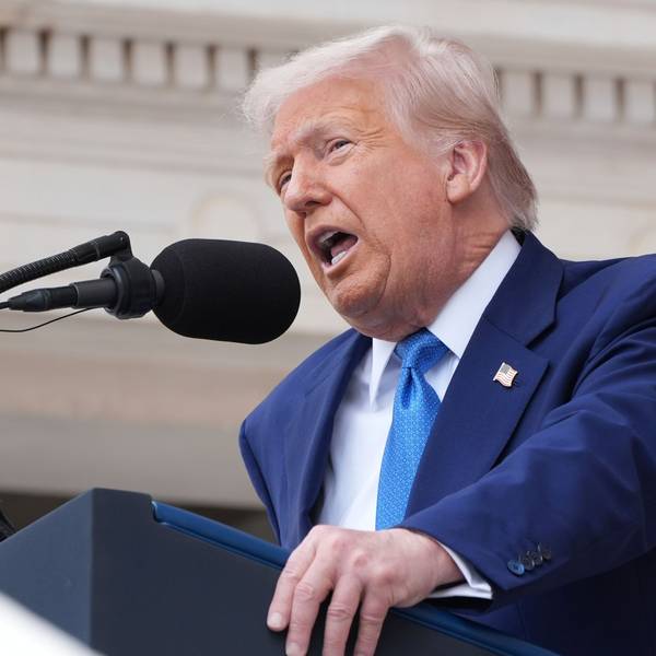 US-Präsident Donald Trump spricht bei der 157. nationalen Gedenkfeier zum Volkstrauertag auf dem Arlington National Cemetery. Foto: Jacquelyn Martin/AP/dpa