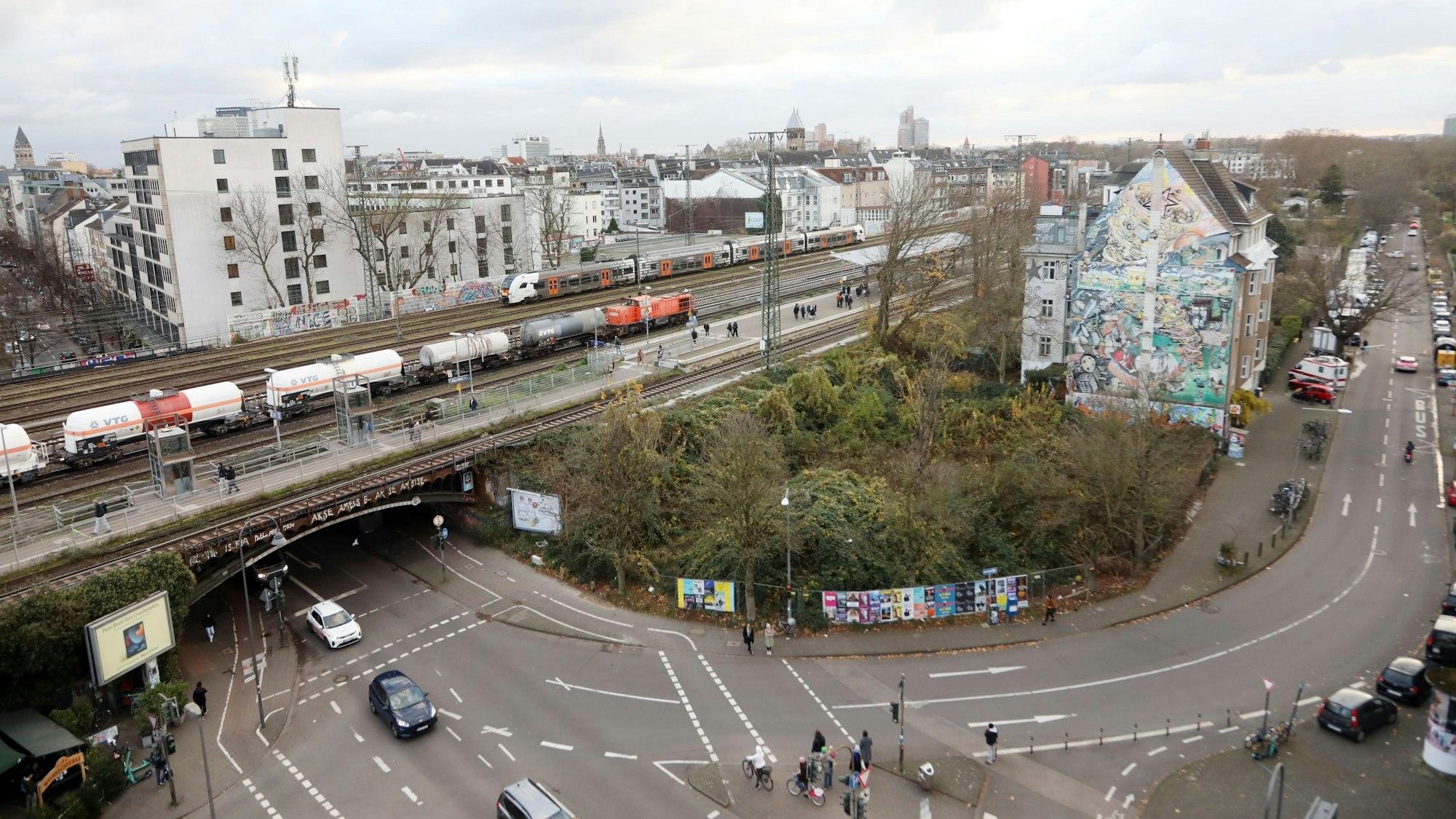 Auf dem Eckgrundstück am Bahnhof West sollte ein Studierendenwohnheim gebaut werden.