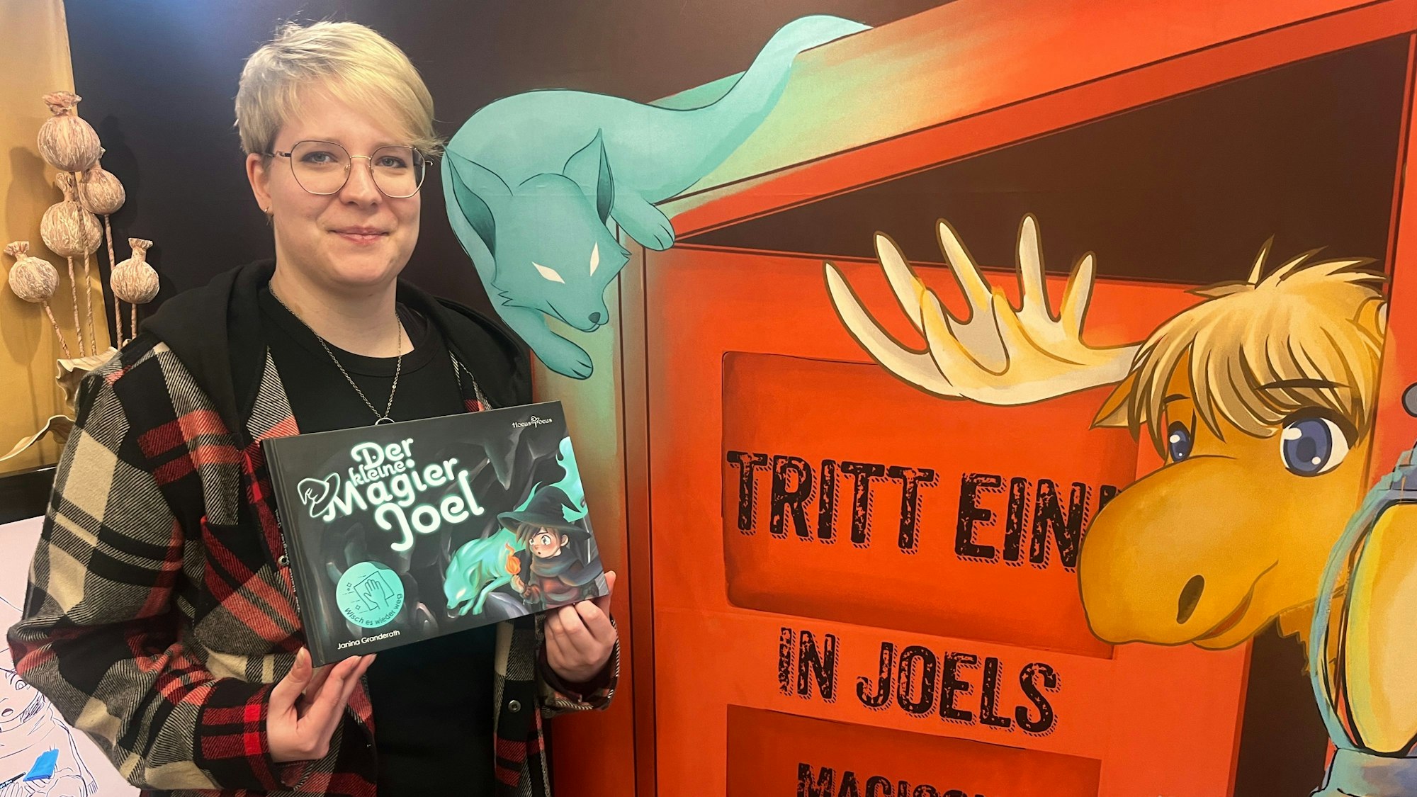 Janina Granderath hat den kleinen Magier Joel im ersten interaktiven How-to-draw-Kinderbuch auf Schatzsuche geschickt.
